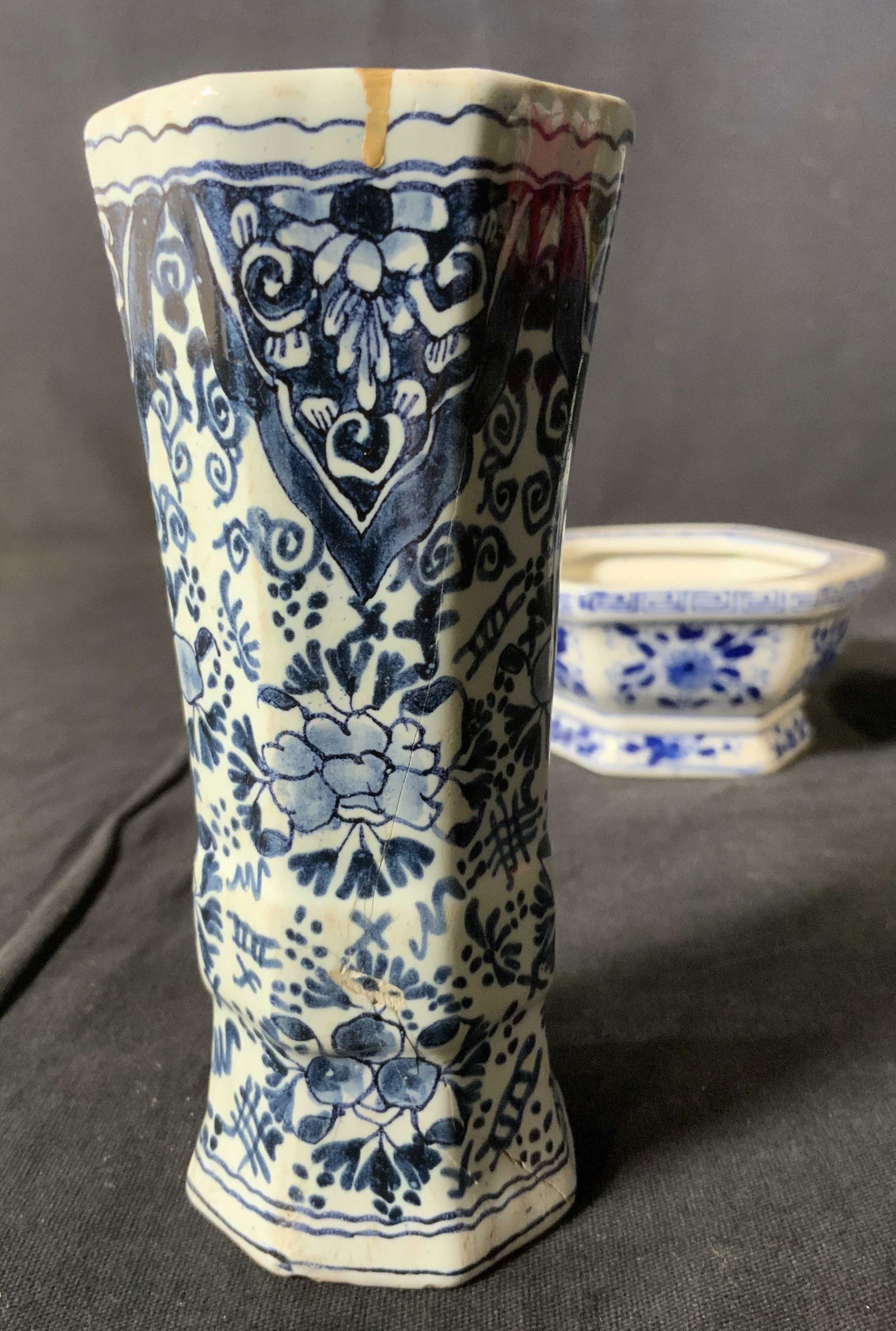 Lot 4 Asian blue and white Ceramic Vessels (1 of 9)