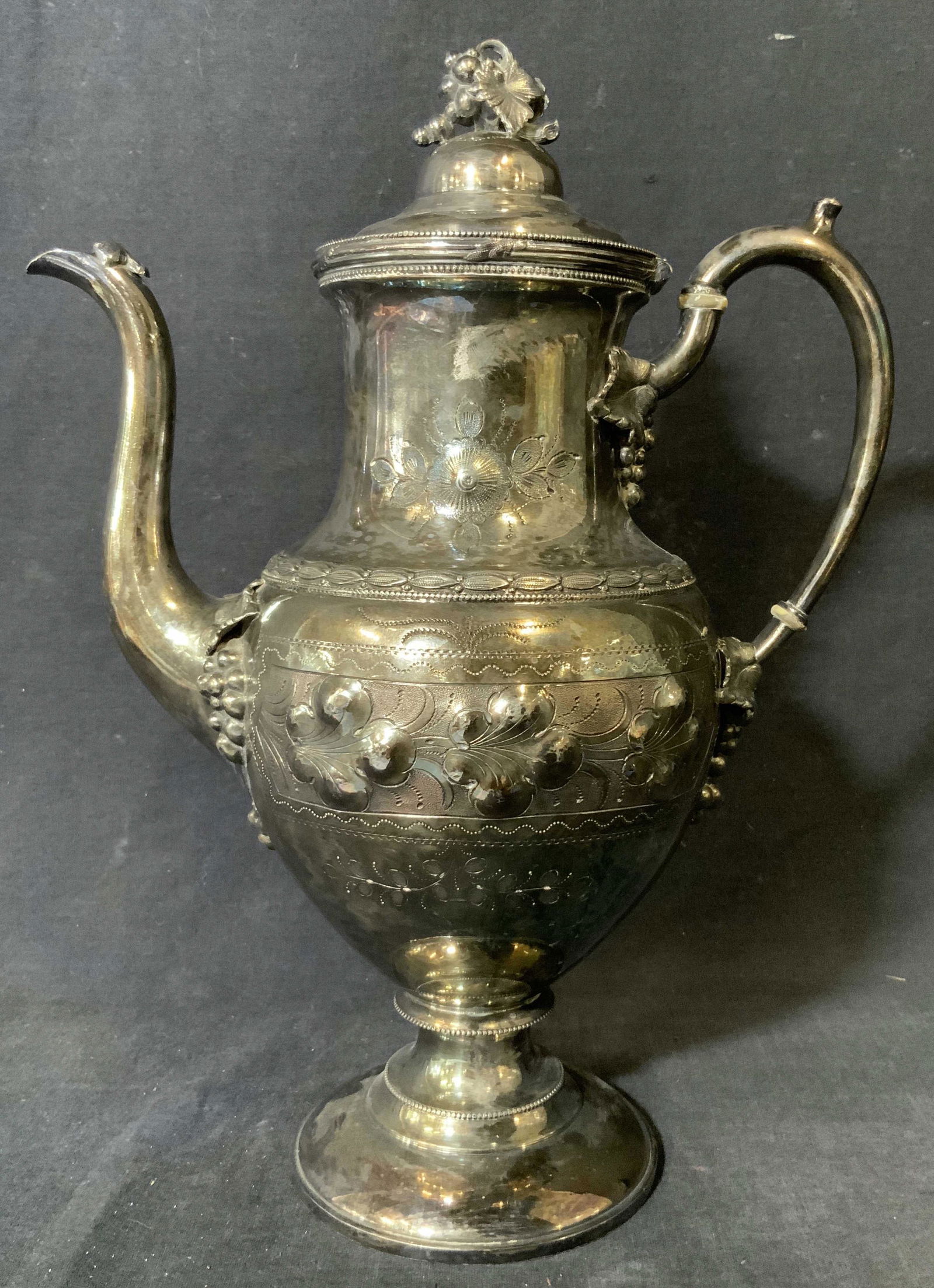 REED & BARTON Silverplated Coffee Pot (1 of 7)