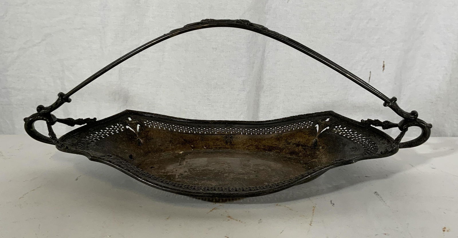 SHEFFIELD Silverplated Handled Dish (1 of 6)
