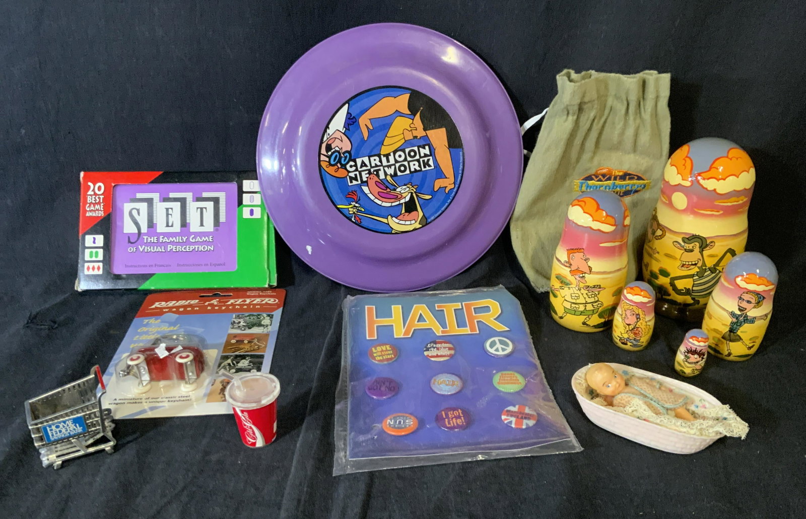 Lot of 8 1990’s Toys & Collectibles: Lot of 8 1990’s Toys & Collectibles, lots includes: Cartoon Network frisbee, ‘Set’ Card Game, ‘Hair’ bottons, home federal fridge magnet, Radio Fly Kry Chain, mixture Coke cup, plastic baby 