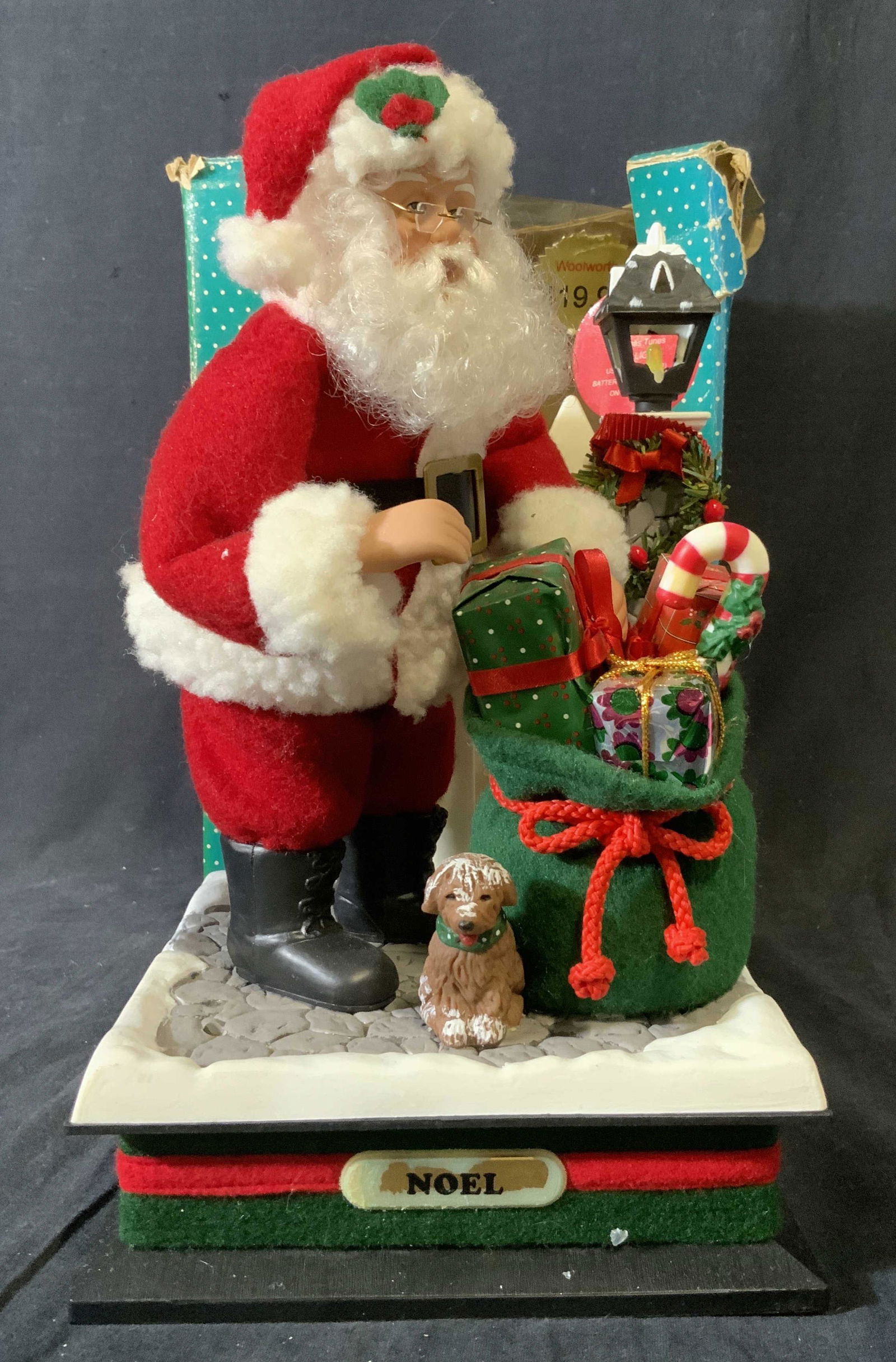 HOLIDAY CREATIONS Christmas Santa Scene (1 of 8)