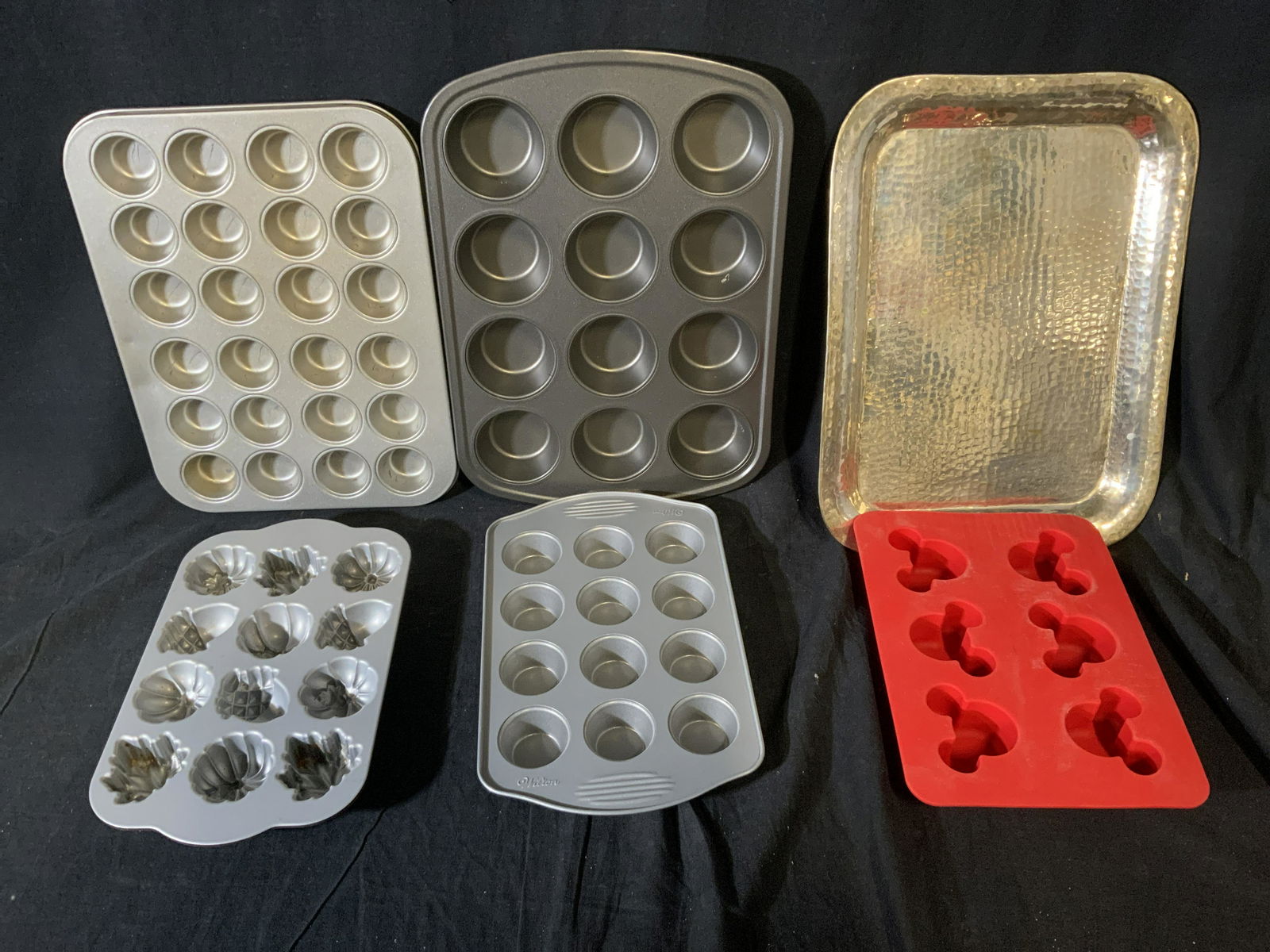 Lot of 6 Muffin Baking Tins and Metal Tray (1 of 5)