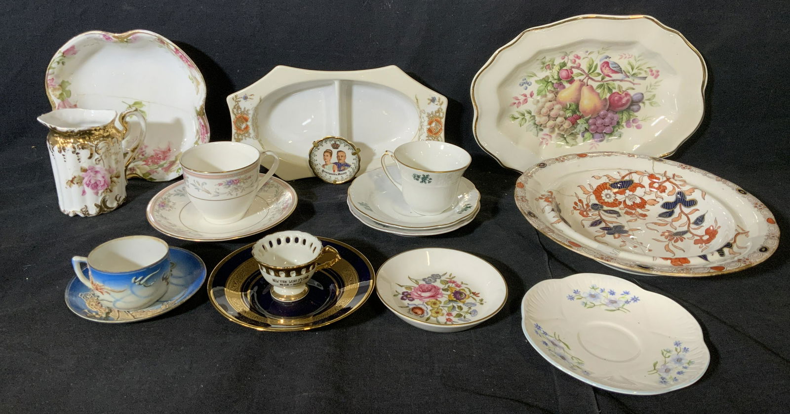 Group Lot 17 Miscellaneous Porcelain Objects (1 of 4)