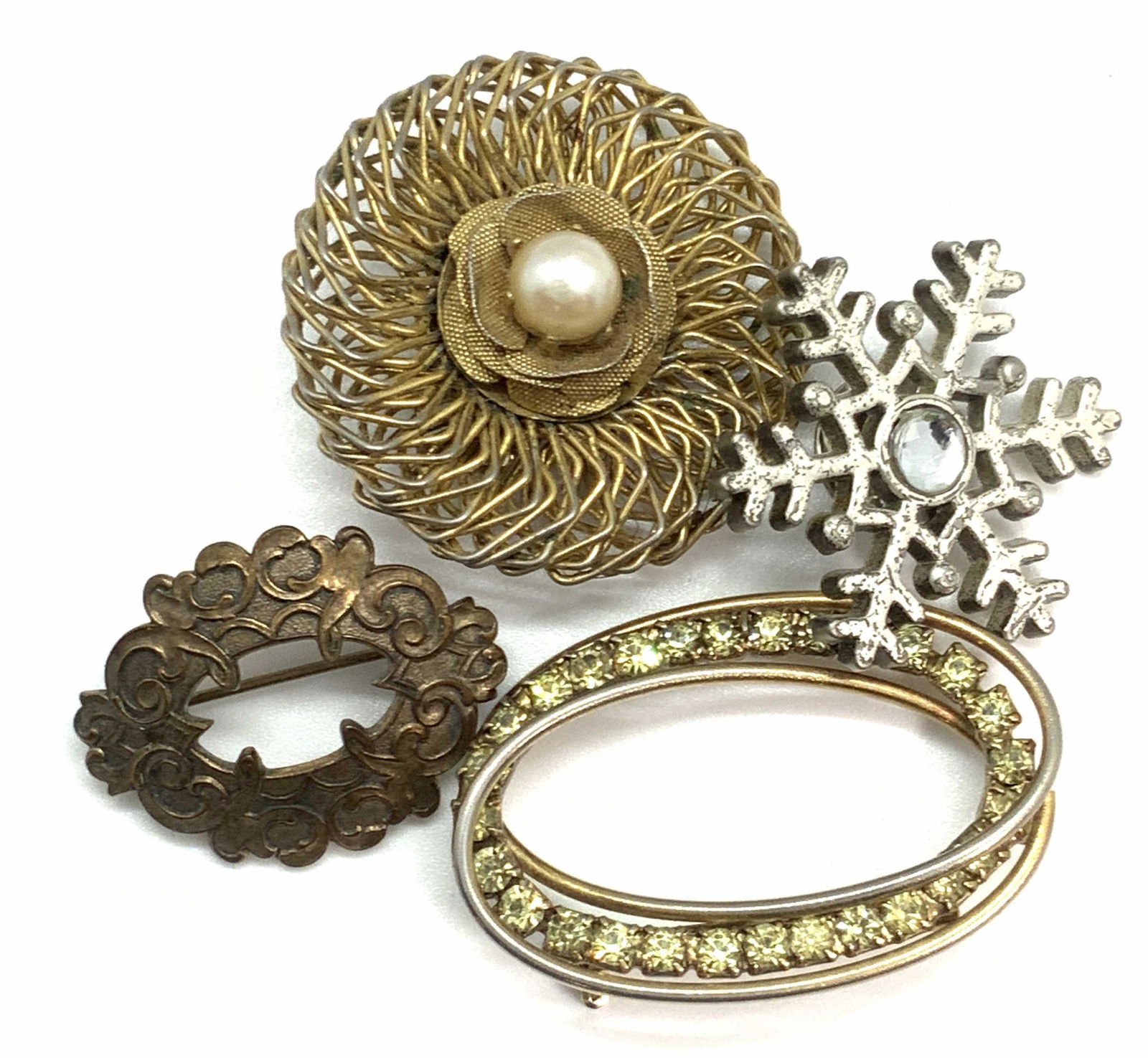 Lot 4 Vintage Gold & Silver Tn Metal Brooches (1 of 7)