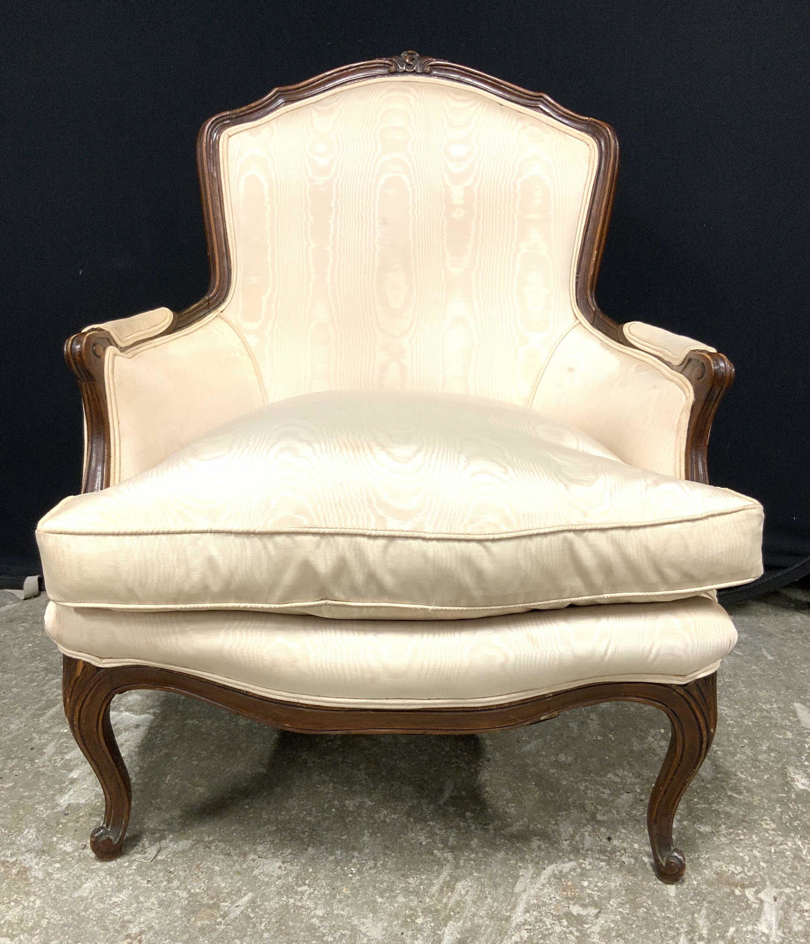 Vtg Wood Frame Upholstered Victorian Style Bergere: Bergere is vintage possibly antique. Piece has Victorian style. Chair has wooden frame. Edges of upholstery have double welting. Armrests are cushioned. Chair has carved wooden feet. Piece measures ap