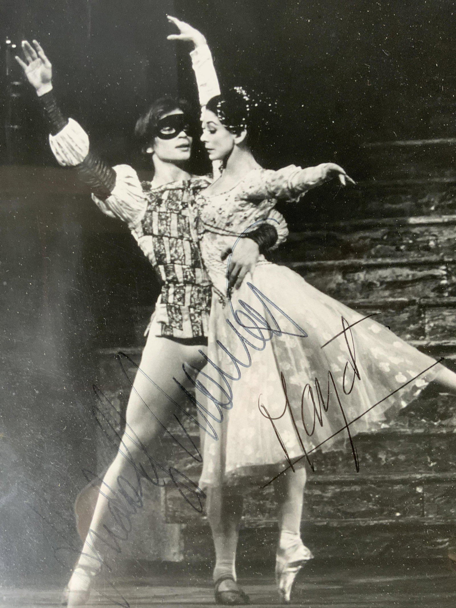 Signed Photo of Margot Fonteyn & Rudolph Nureyev (1 of 5)