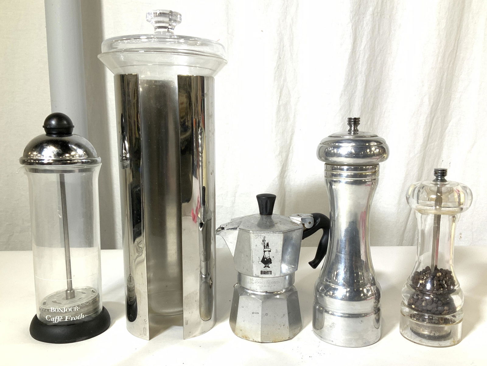 Lot 5 Various Countertop Kitchenware (1 of 7)