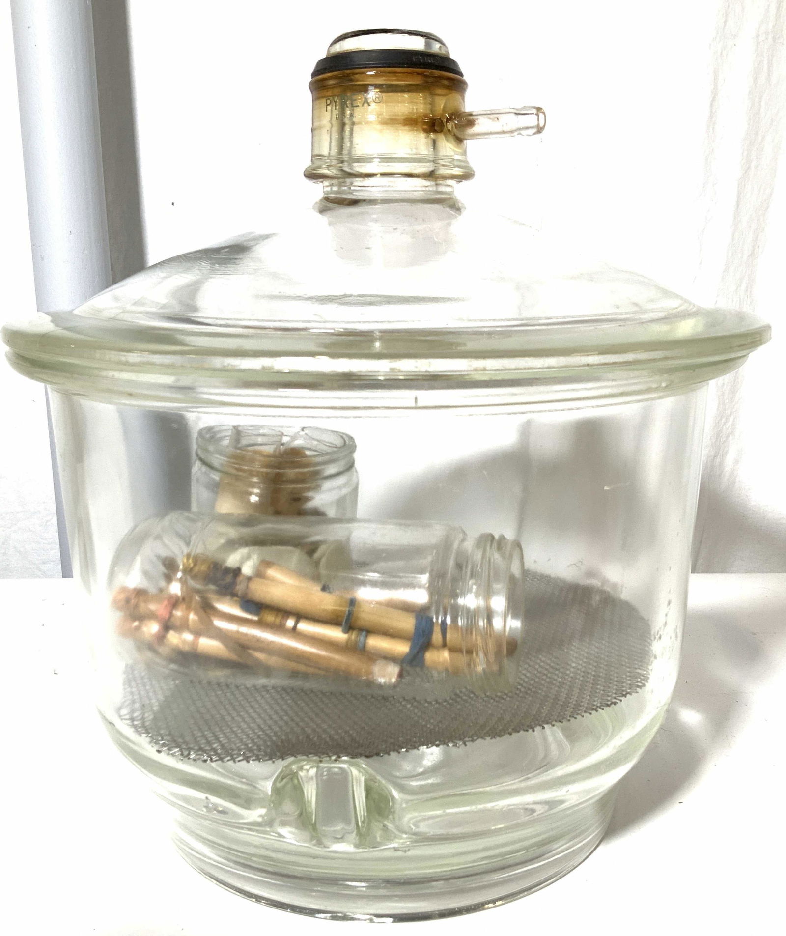 Collect. PYREX Top Desiccator w Taper Stopcock: Vintage Piece that came from the Estate of a Manhattan, NY Physicist. Pyrex Glass Desiccator measures app 13.25 in ht, 11 in. Wide, lid 12.5 in. Lid is currently suctioned to piece ( possibly due to g