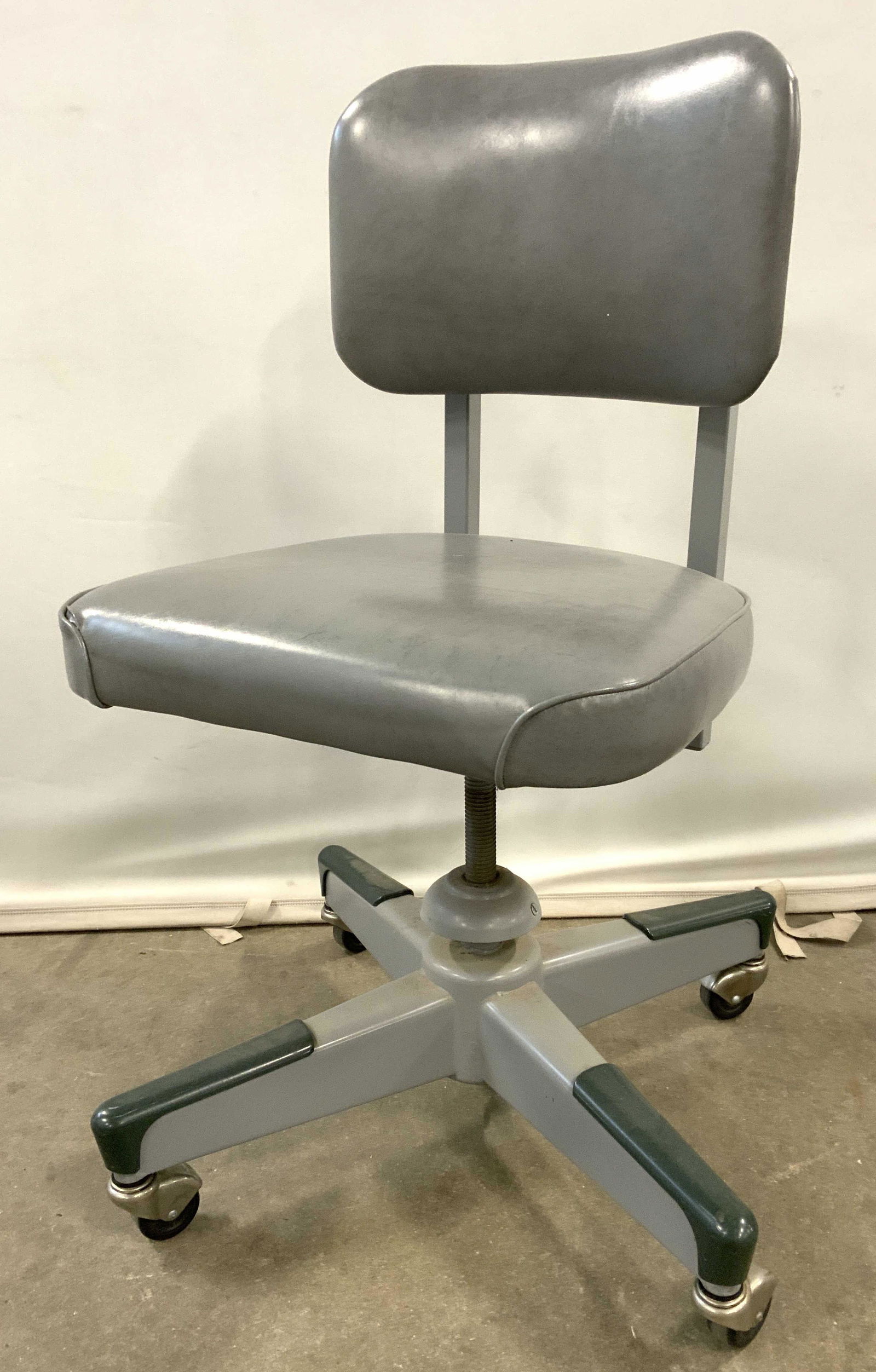 UNITED CHAIR CO Vintage Computer Chair (0354) on Sep 01, 2021 The