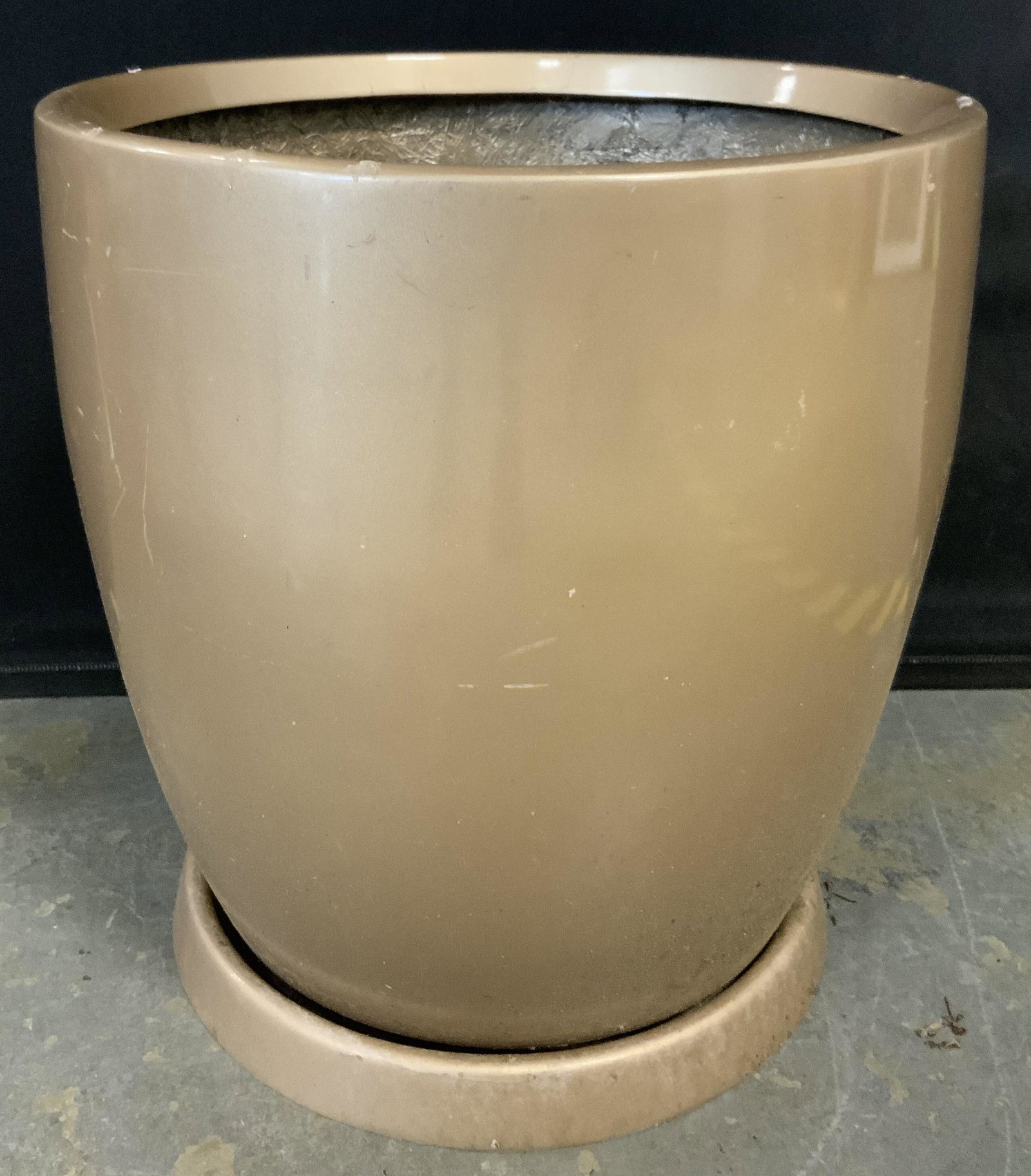 Large Fiberglass Planter (1 of 5)