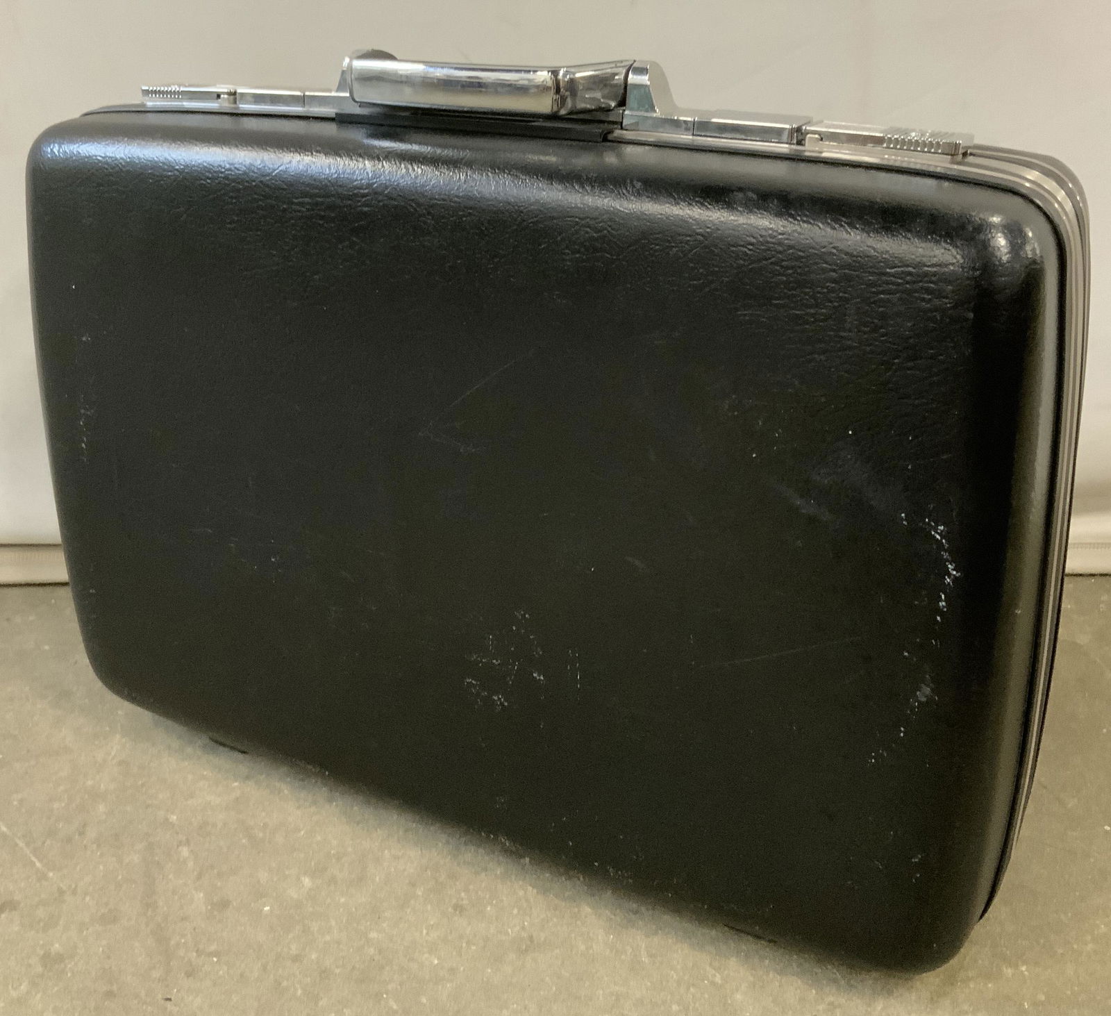 Vintage AMERICAN TOURISTER Hardshell Suitcase (1 of 6)