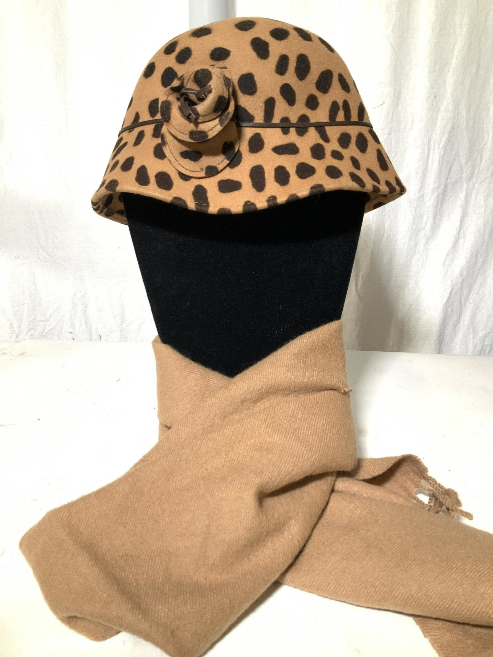 Ladies Fall Wear Outer wear Accessories, 4 (1 of 5)