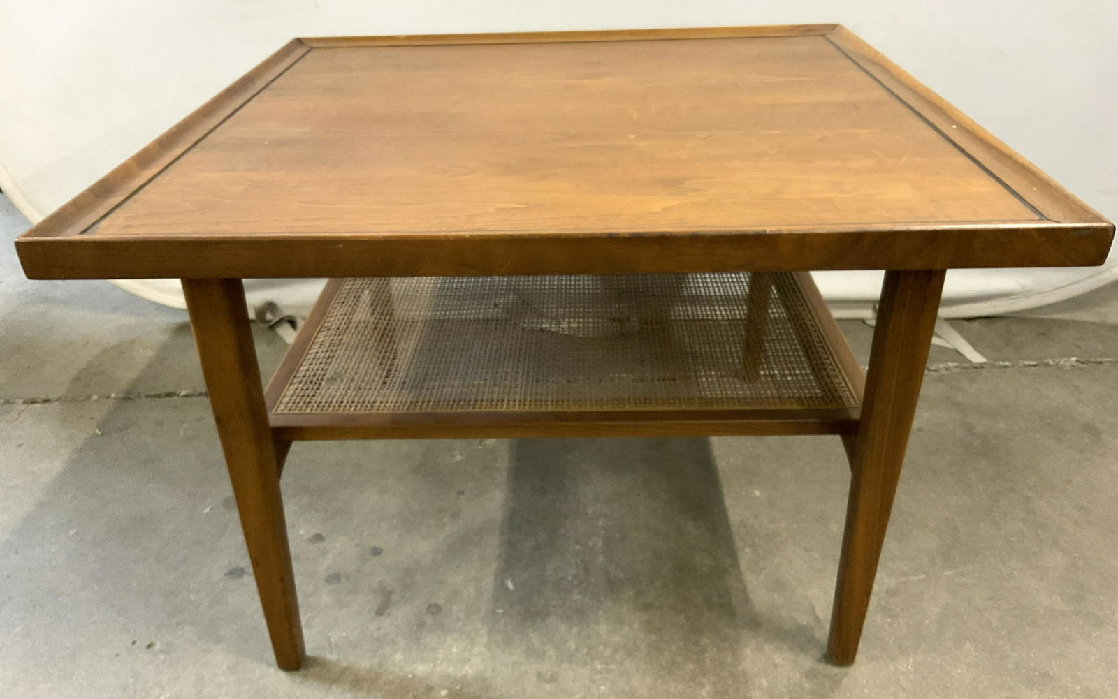 DREXEL Mid Century Modern Wooden Coffee Table (1 of 10)