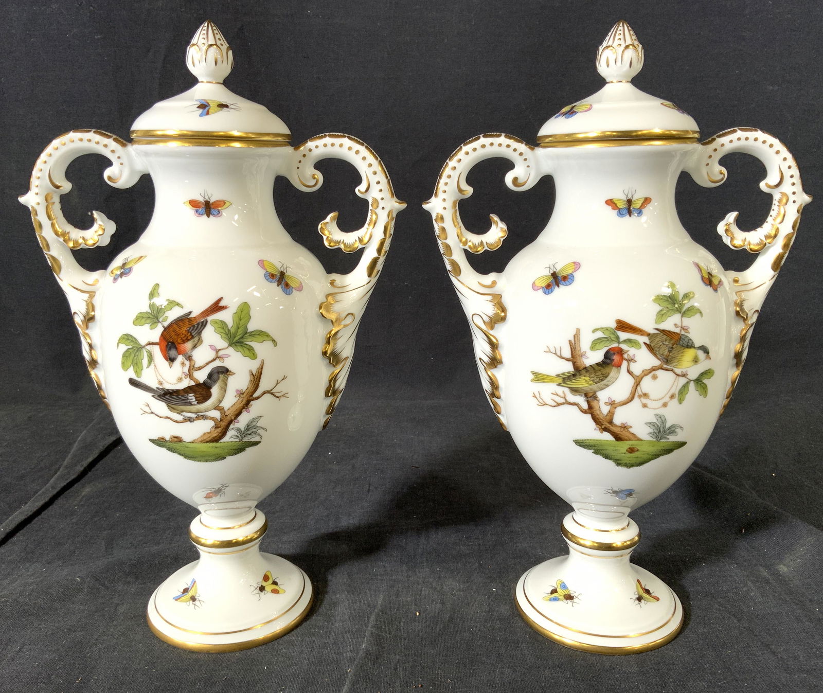 Pair HEREND HUNGARY Porcelain Urns W Lids (1 of 10)