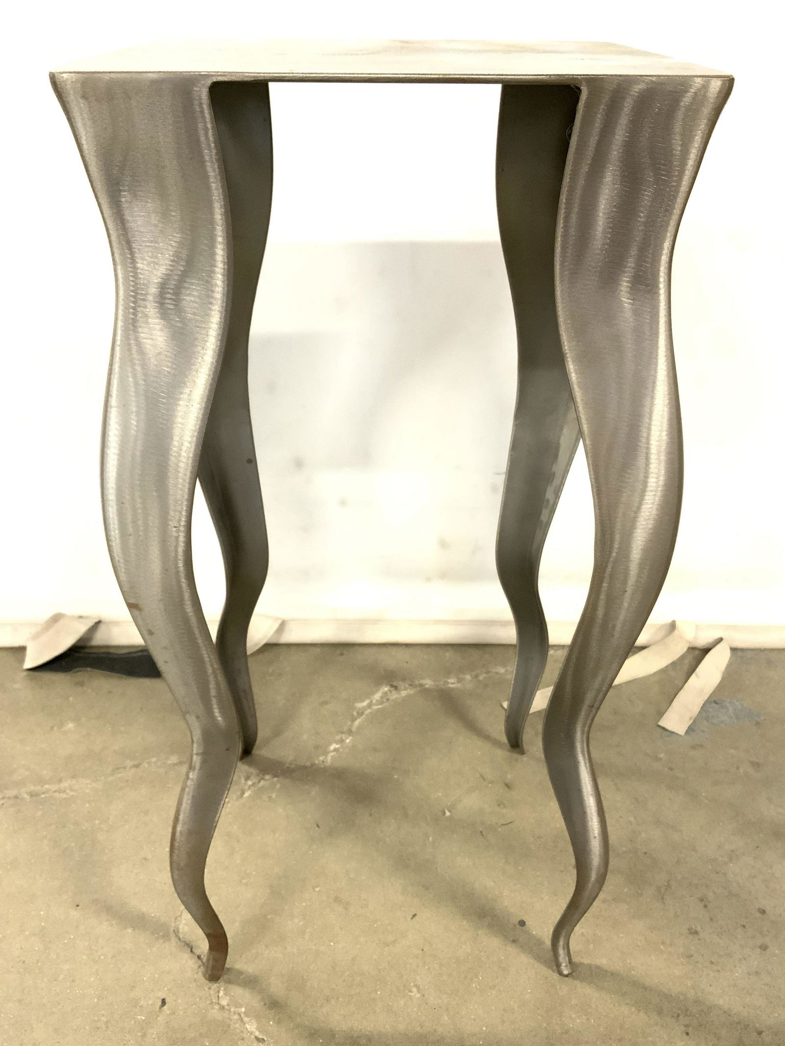 Industrial Modern Metal Wavy Leg Side Table (1 of 10)