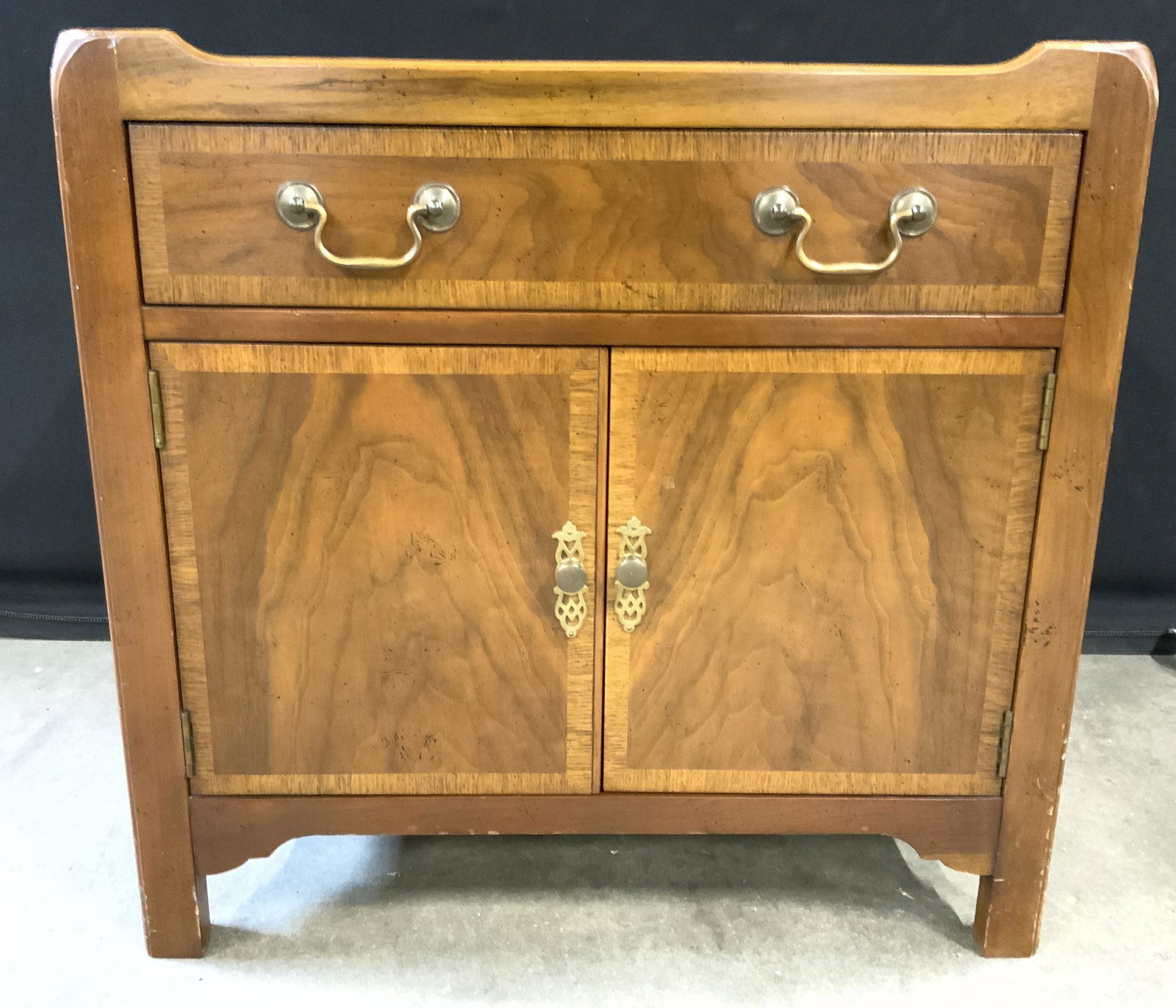 BAKER FURNITURE Vintage Wooden Side Table (1 of 11)