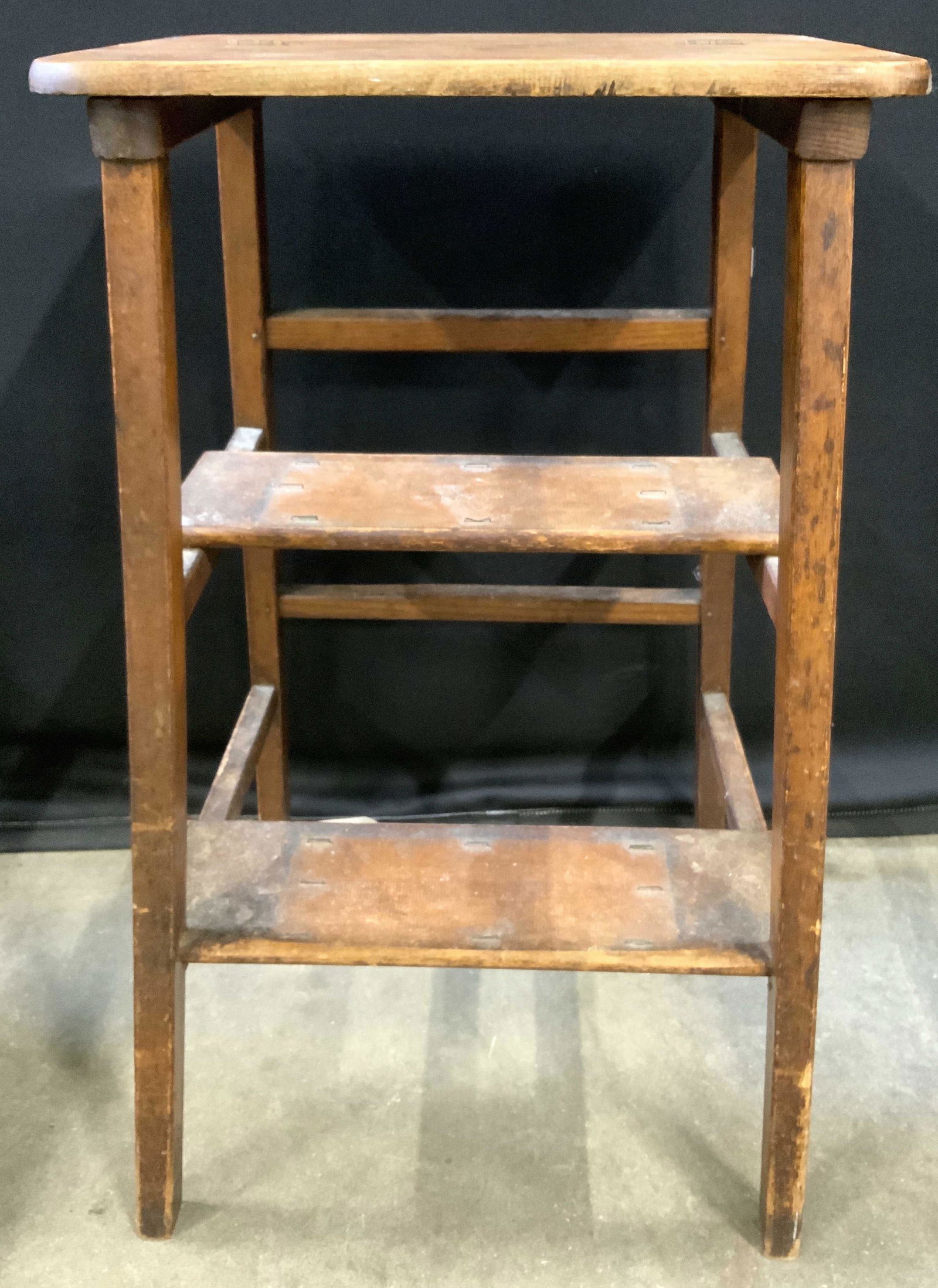 PARIS MFG CO Vintage Wooden Step stool (1 of 10)