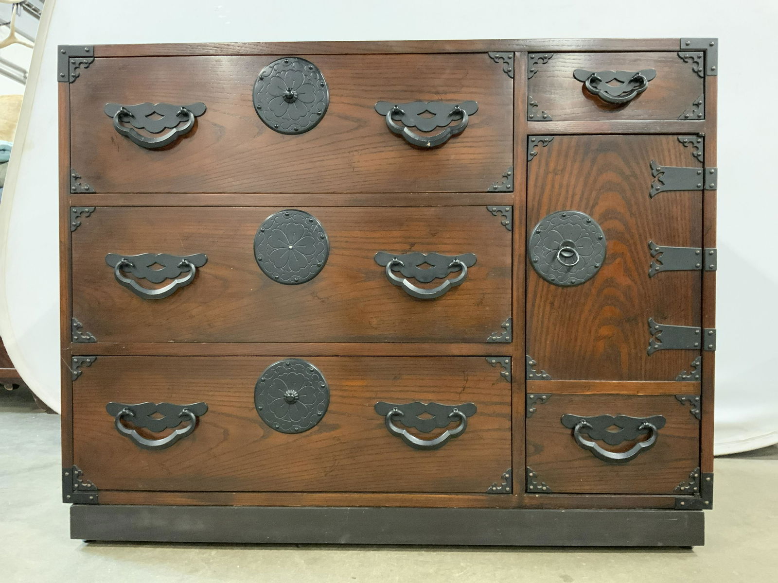 BAKER FURNITURE Wooden Chest W Base (1 of 10)