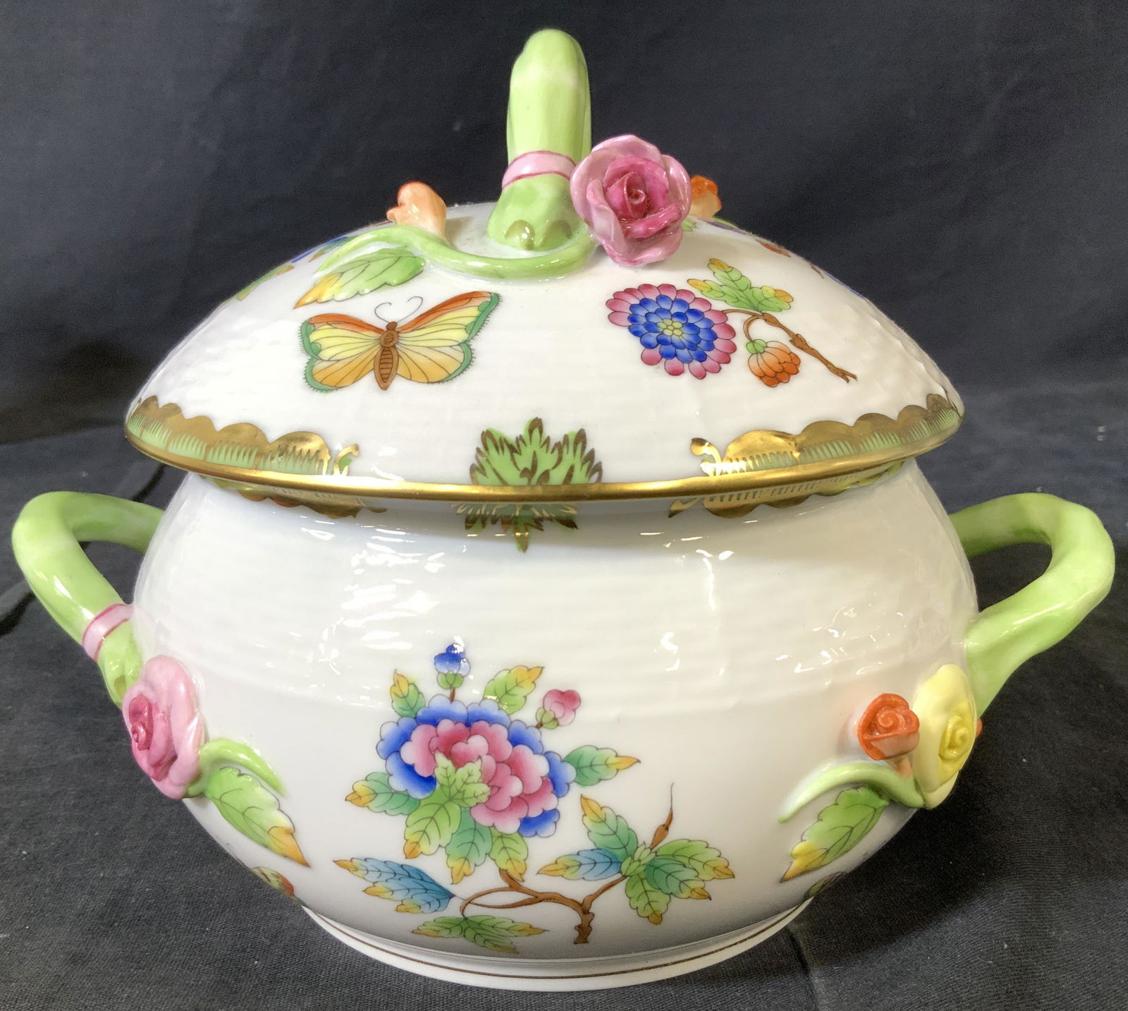 Collectible HEREND Qn Victoria Porcelain Bowl (1 of 11)