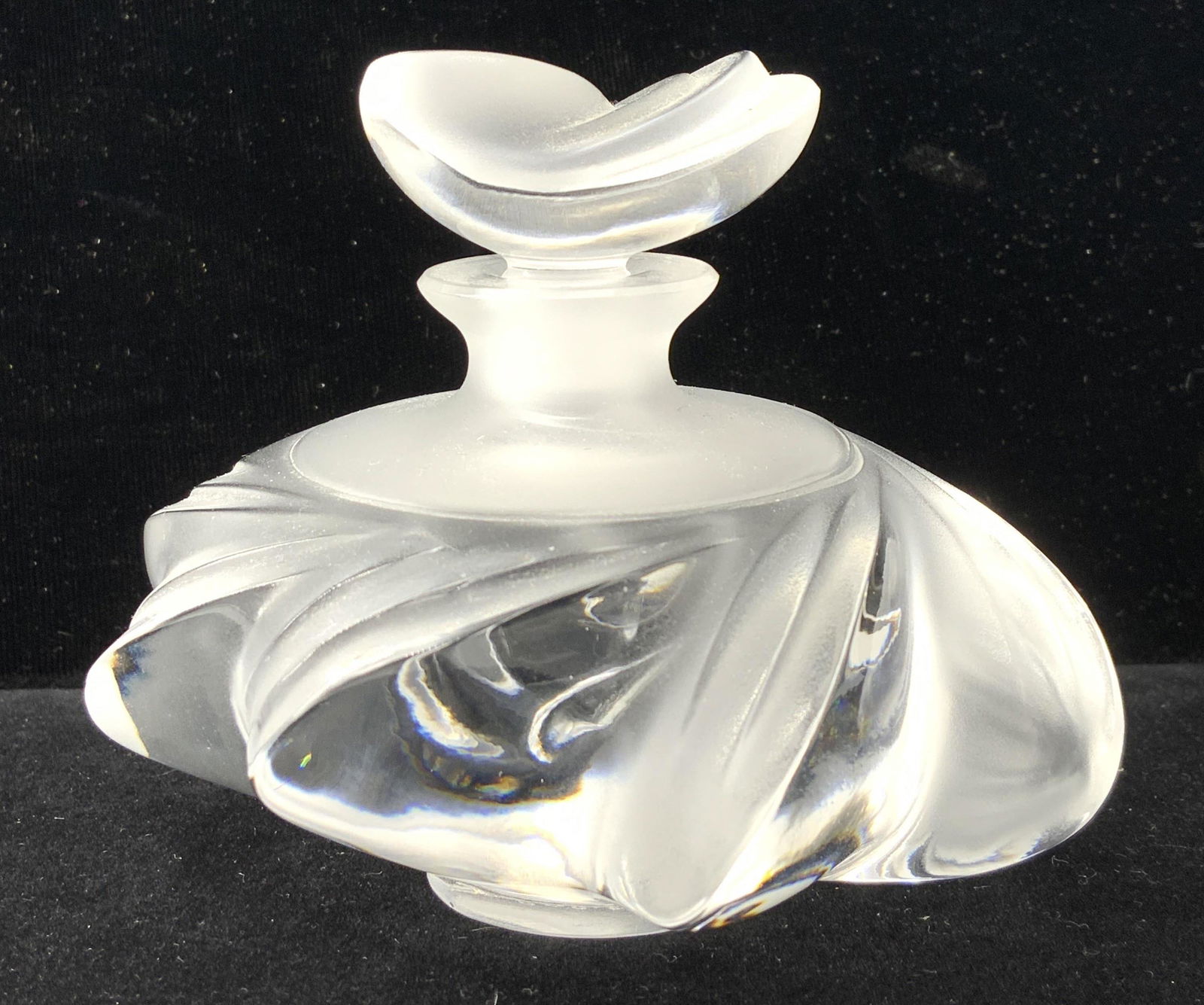 LALIQUE SAMOA Frosted Clear Crystal Perfume Bottle (1 of 10)