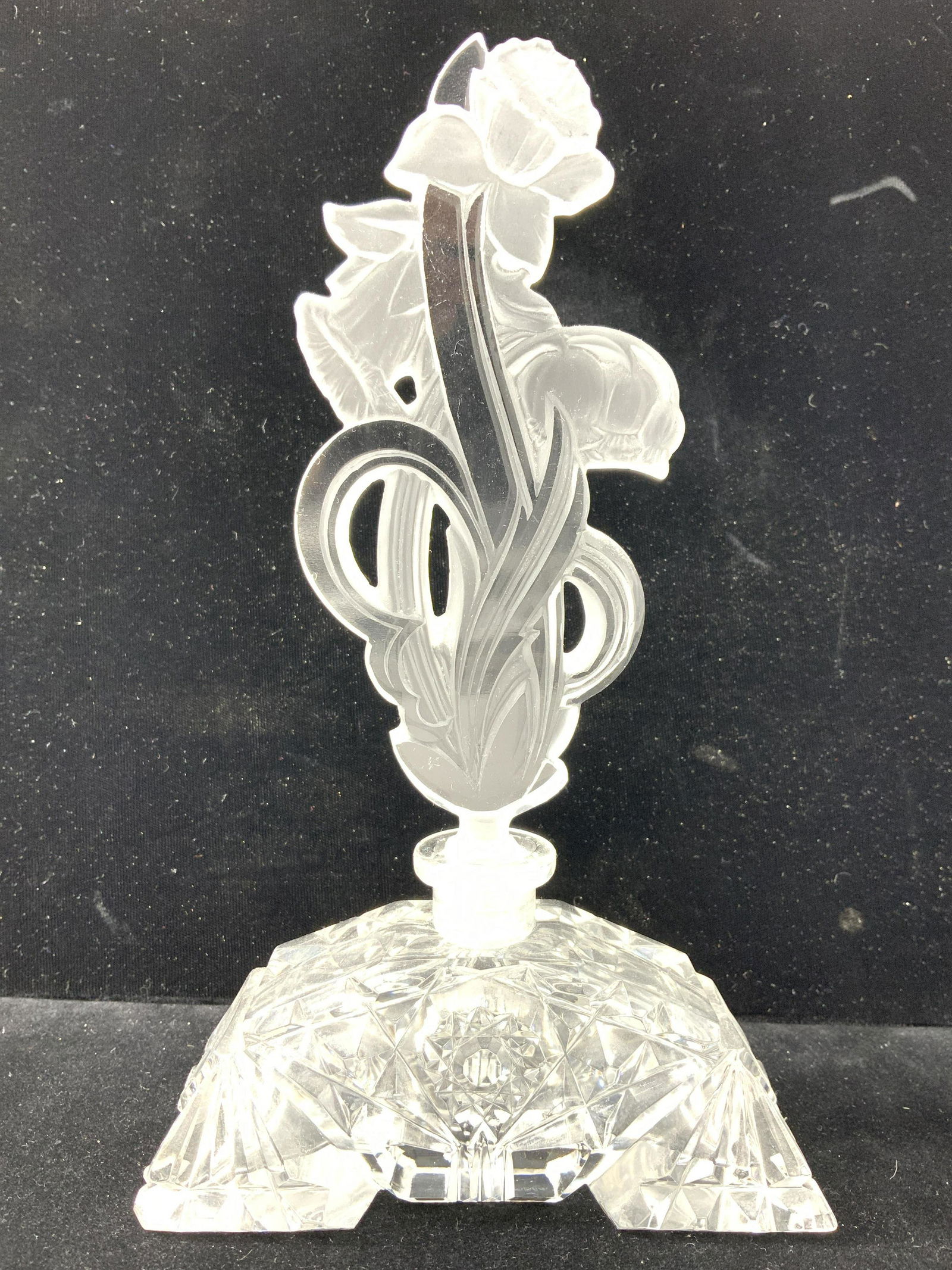 Vintag Czech Crystal Perfume Bottle W Leaf Stopper (1 of 10)