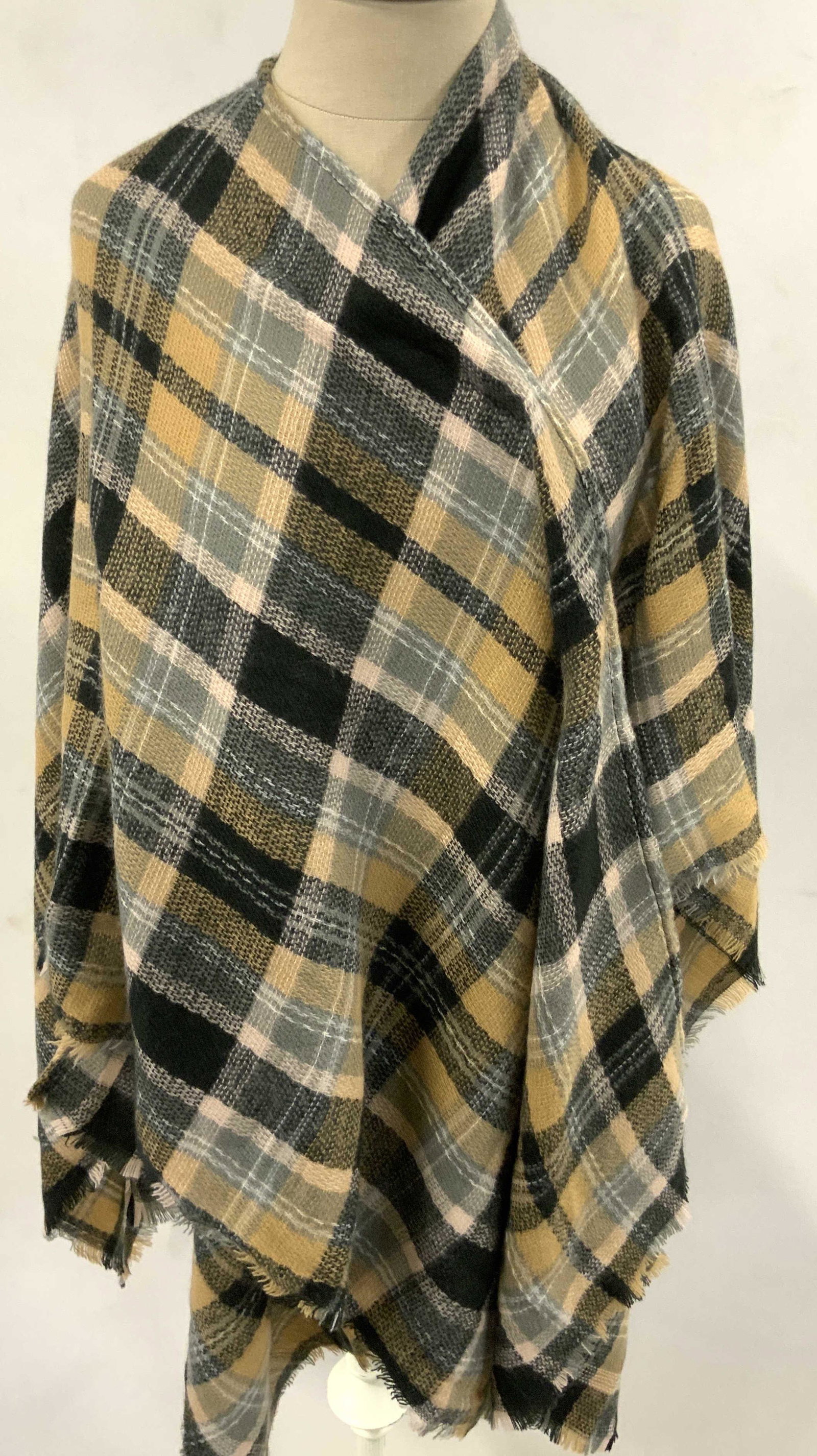 STEVE MADDEN Plaid Shawl, Fall Fashion: A earth toned fringe trimmed plaid shawl. Piece is 100% acrylic. Soft hand. Interior tag reads Steve Madden, OSFM (one size fits most). Some wear consistent with use. Steve Madden shawl, Steve Madden