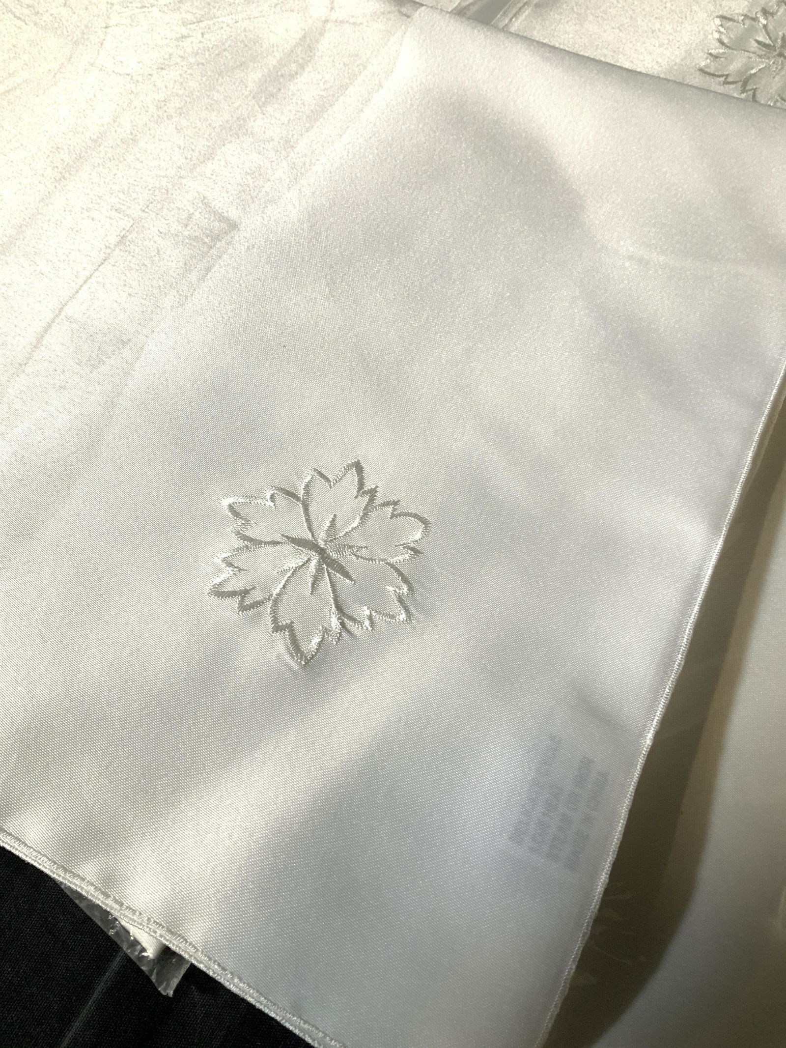 Set 12 White Polyester Dinner Napkins, New (1 of 5)