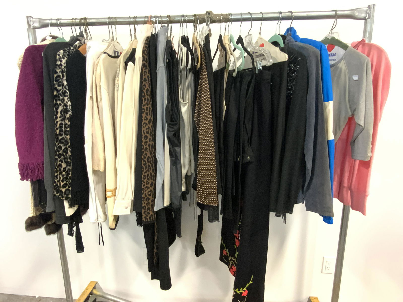 Lrg Grp Vintage Designer Ladies Wearables & More (1 of 15)