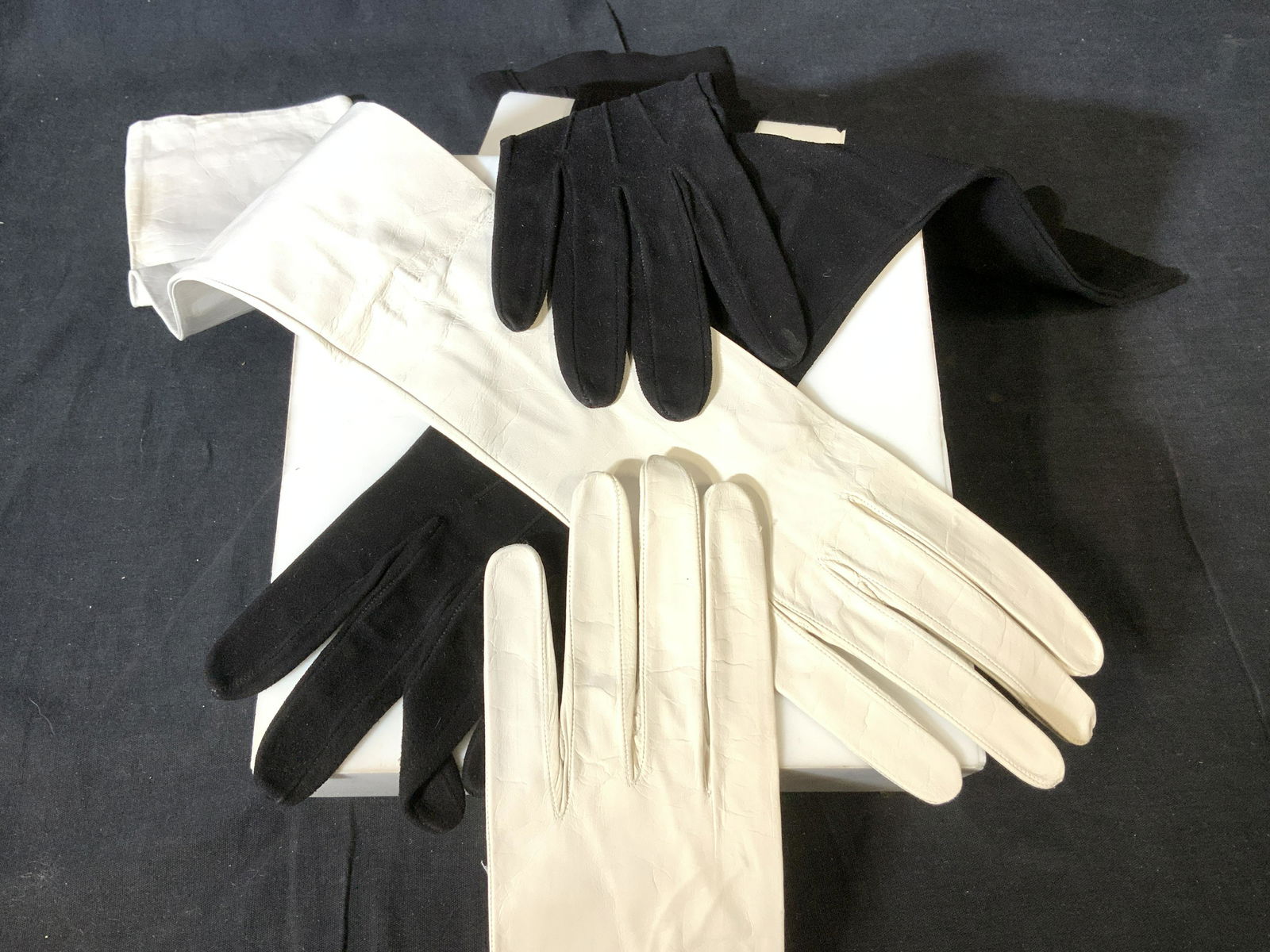 2 Pr Ladies Vtg Lux Leather Arm Gloves,Arg, Fra (1 of 9)