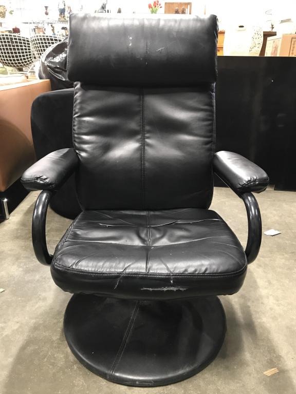 Lot 2 Rotating Office Chair W Footrest (1 of 7)