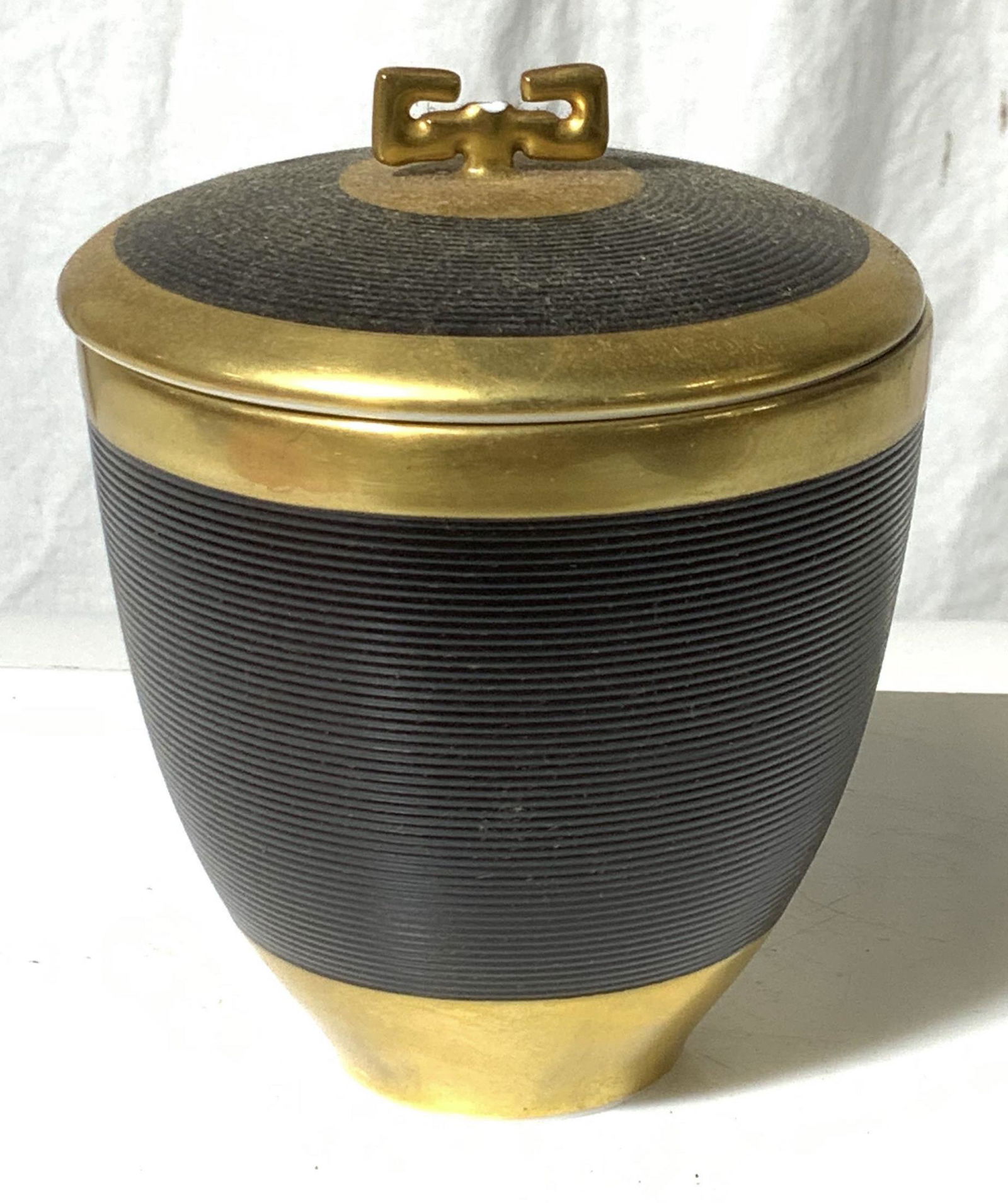 L’OBJET Vetiver d’Orient Porcelain Lidded Vessel (1 of 7)