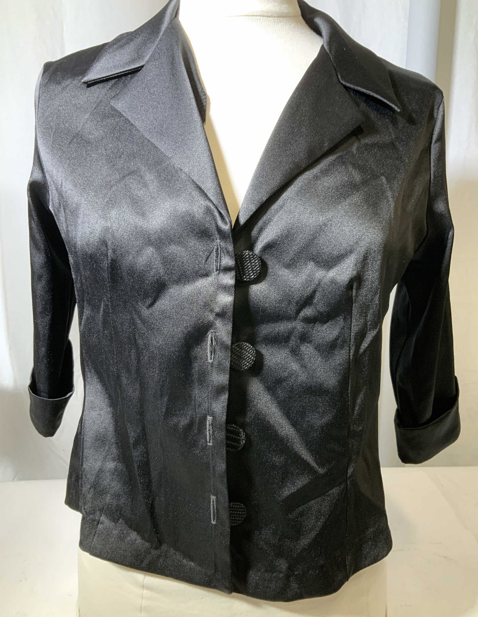 Ladies Crop Fashion Blouse: 20 in long, 28 in waist, slight stretch to fabric, shiny material. No labels. Ladies crop Blouse, ladies fashion clothing, Ladies wearables, Ladies Vintage fashion, button down shirt, fun fashion Wear