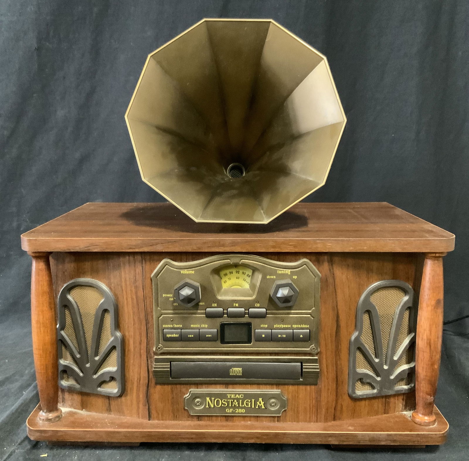 TEAC NOSTALGIA Gf 280 Radio (1 of 9)