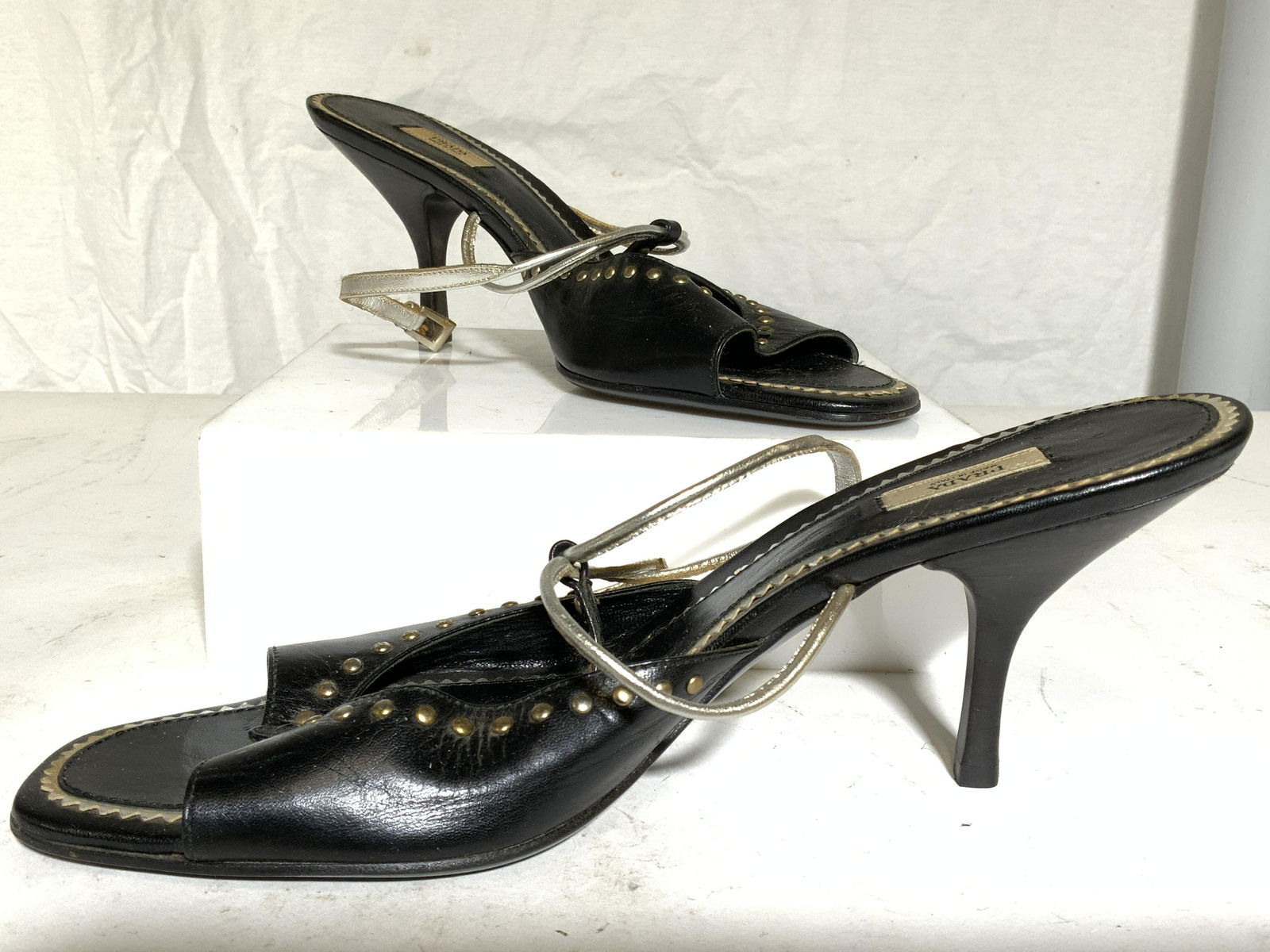 Pair PRADA Italian Heeled Shoes Size 7.5 W (1 of 8)