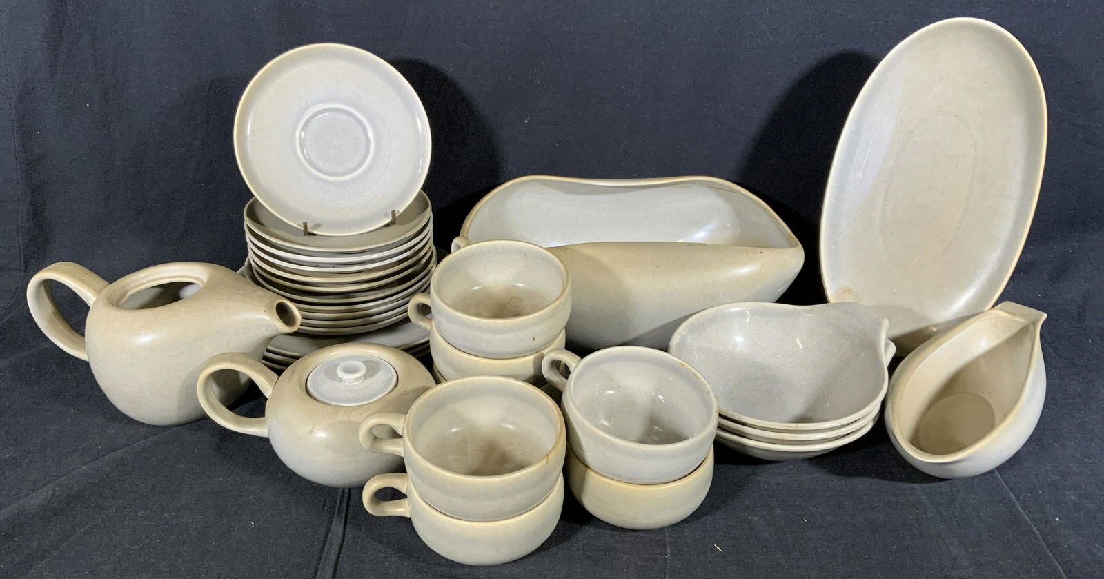 Group Lot 30 RUSSEL WRIGHT Ceramic Serving Set (1 of 5)