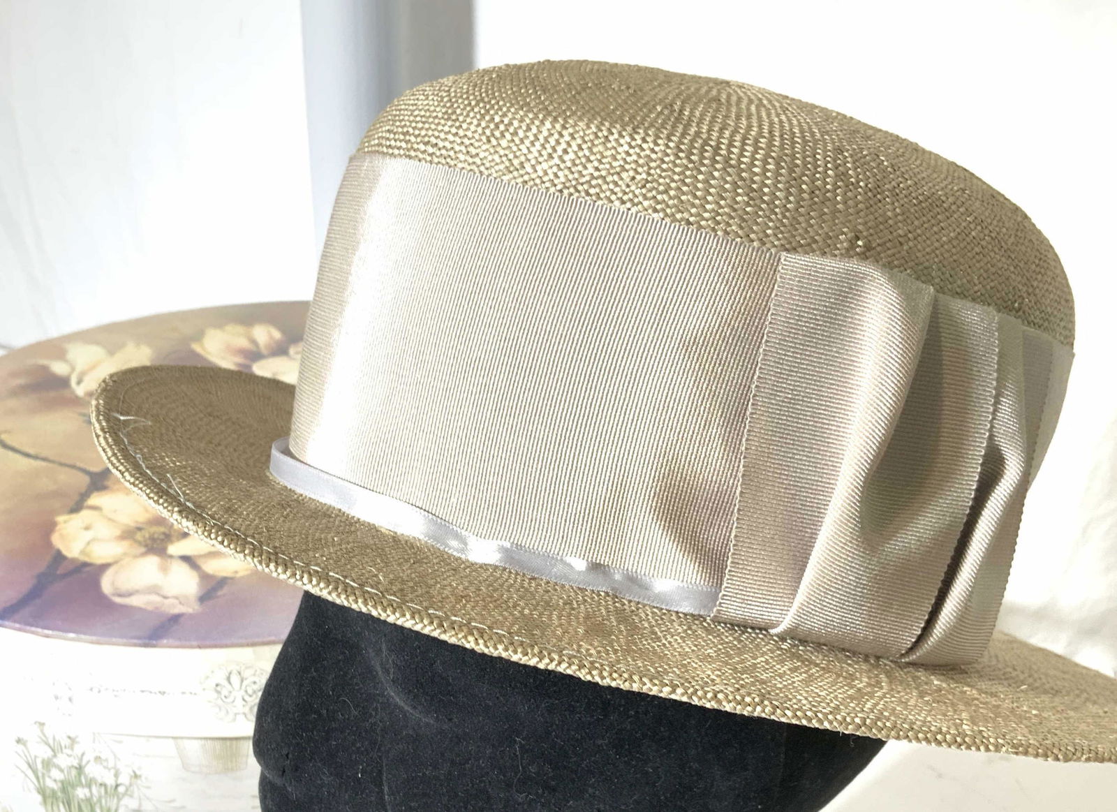 Ladies Woven Straw Sun Hat with Hat Box (1 of 8)