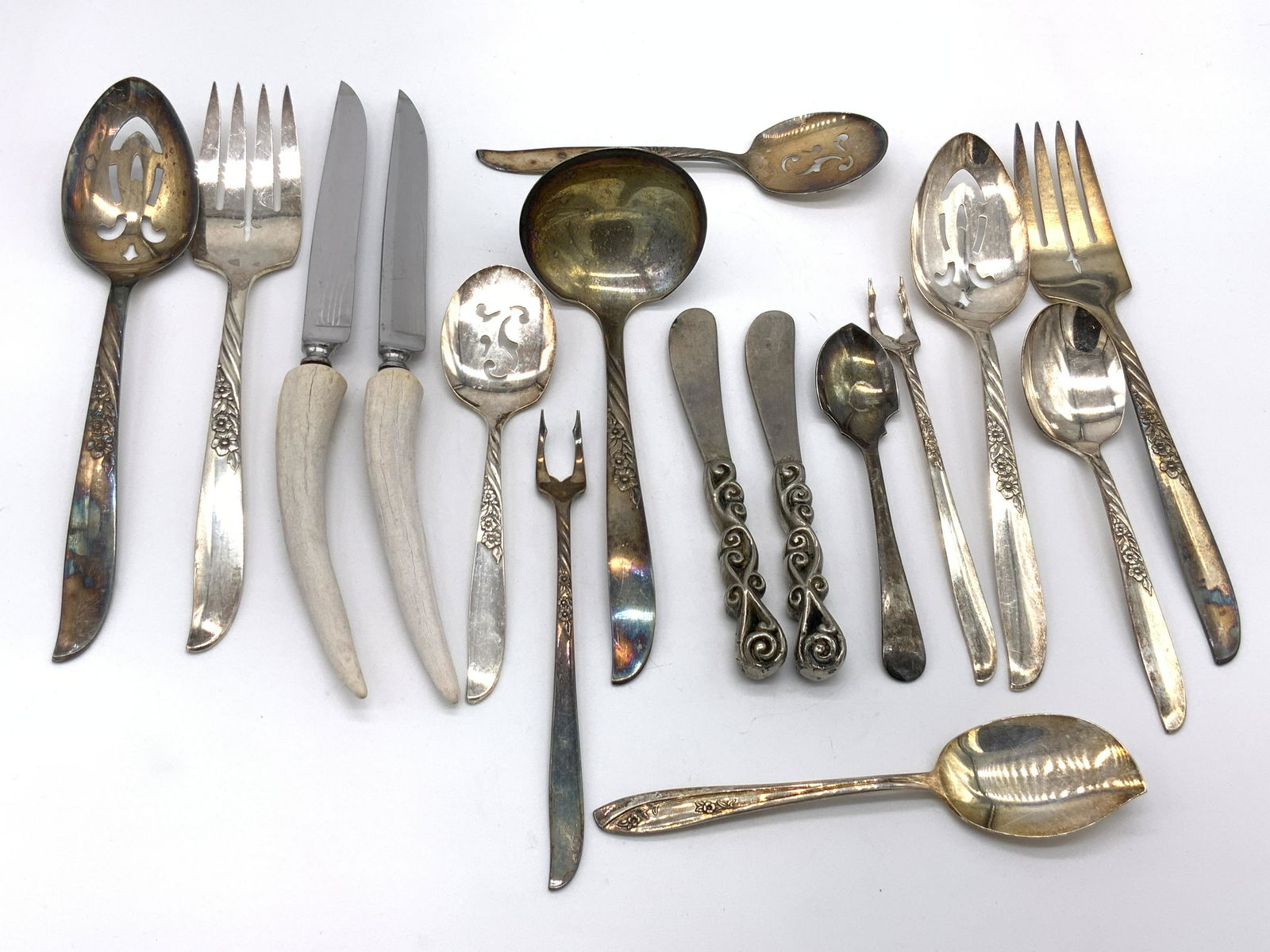 Lot 16 Silver Plated & Stainless Steel Utensils (1 of 9)