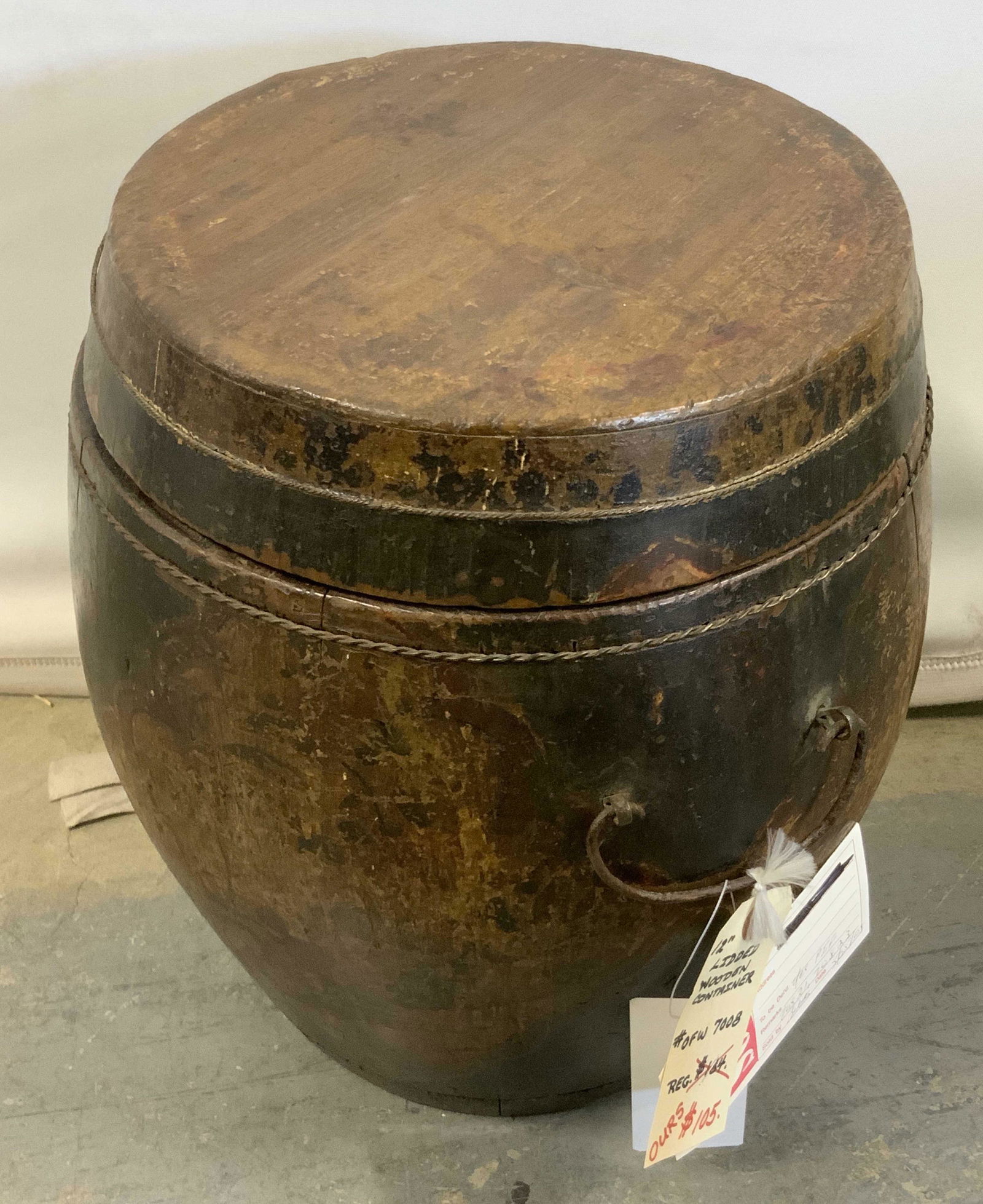 Vintage ZheJiang Chinese Fir Wood Lidded Bucket (1 of 13)
