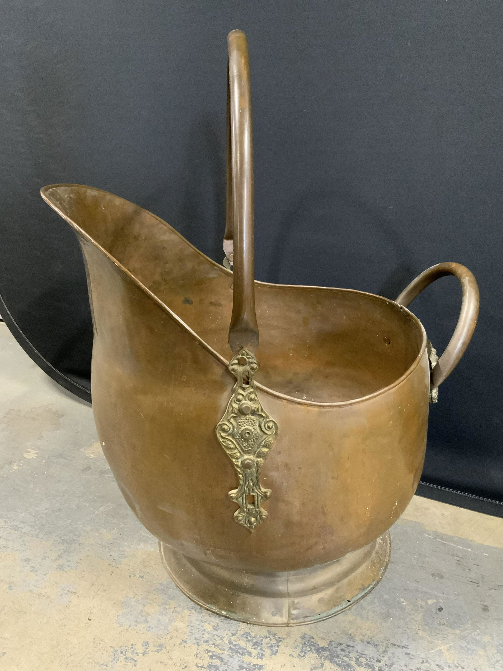 Vintage Oversized Sized Coal Scuttle 32 in H (1 of 10)