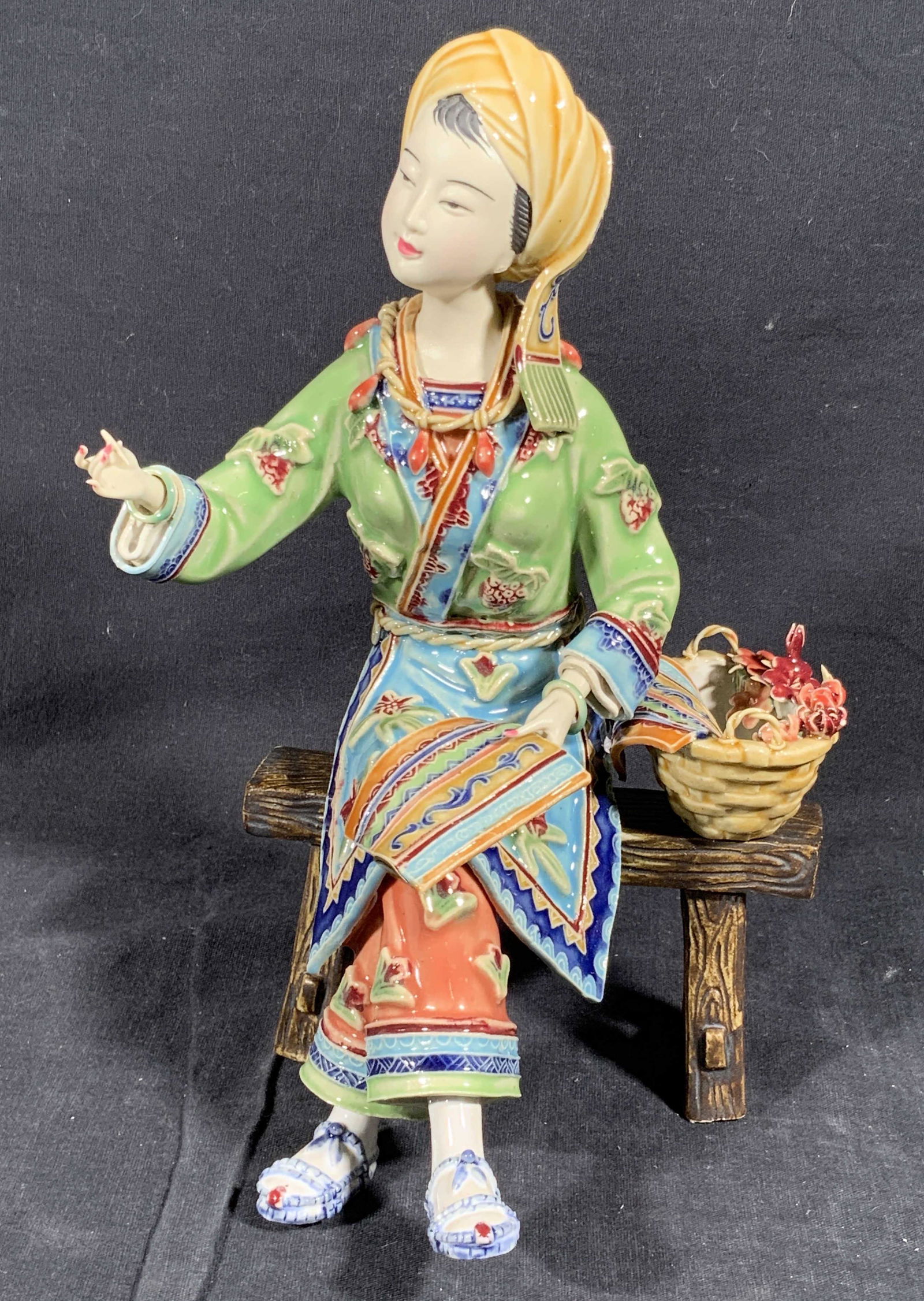 Vintage Signed Asian Ceramic Sewing Female Figural (1 of 17)