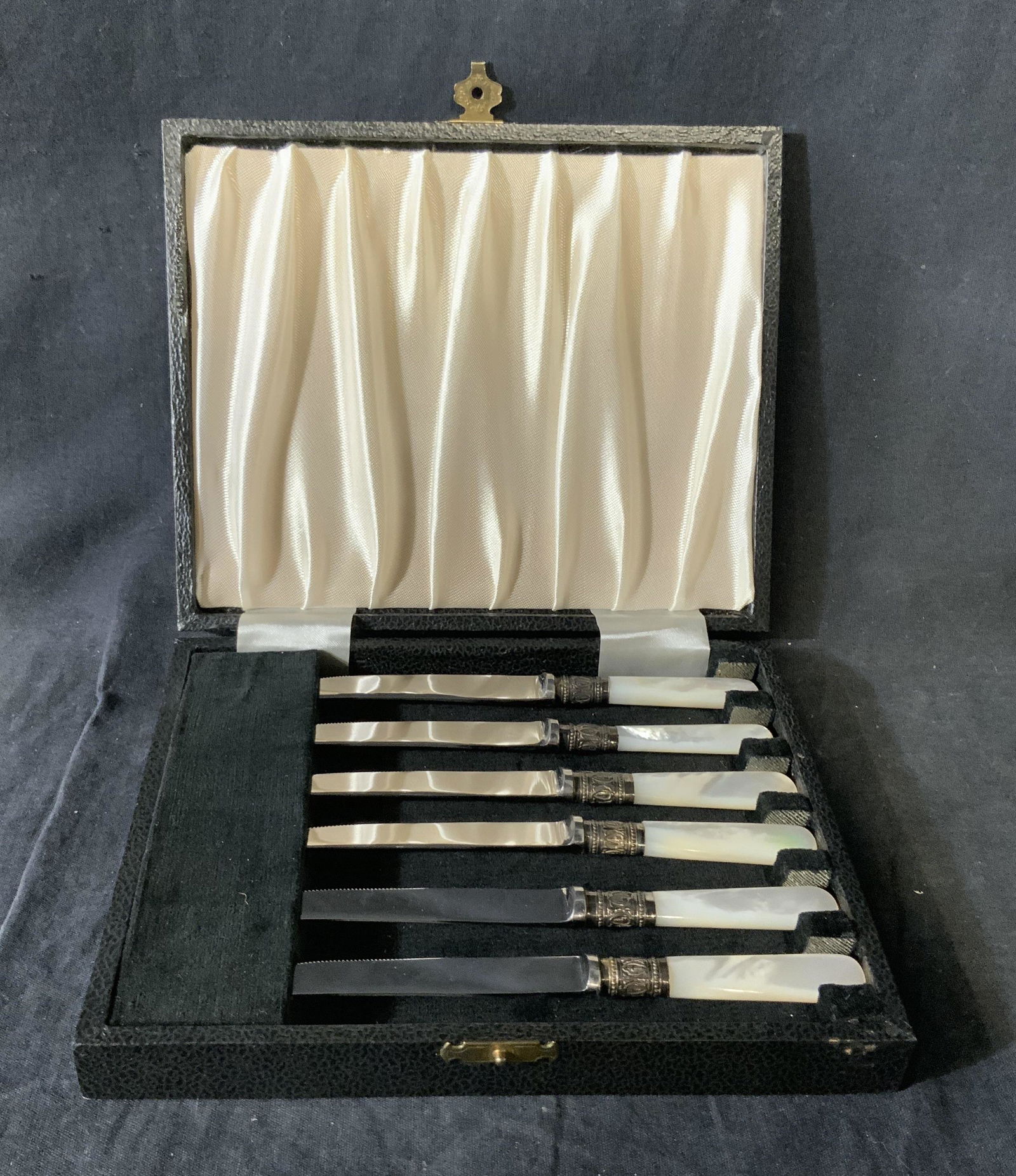 Set of Six Stainless Steel Knives With Hinged Case (1 of 14)