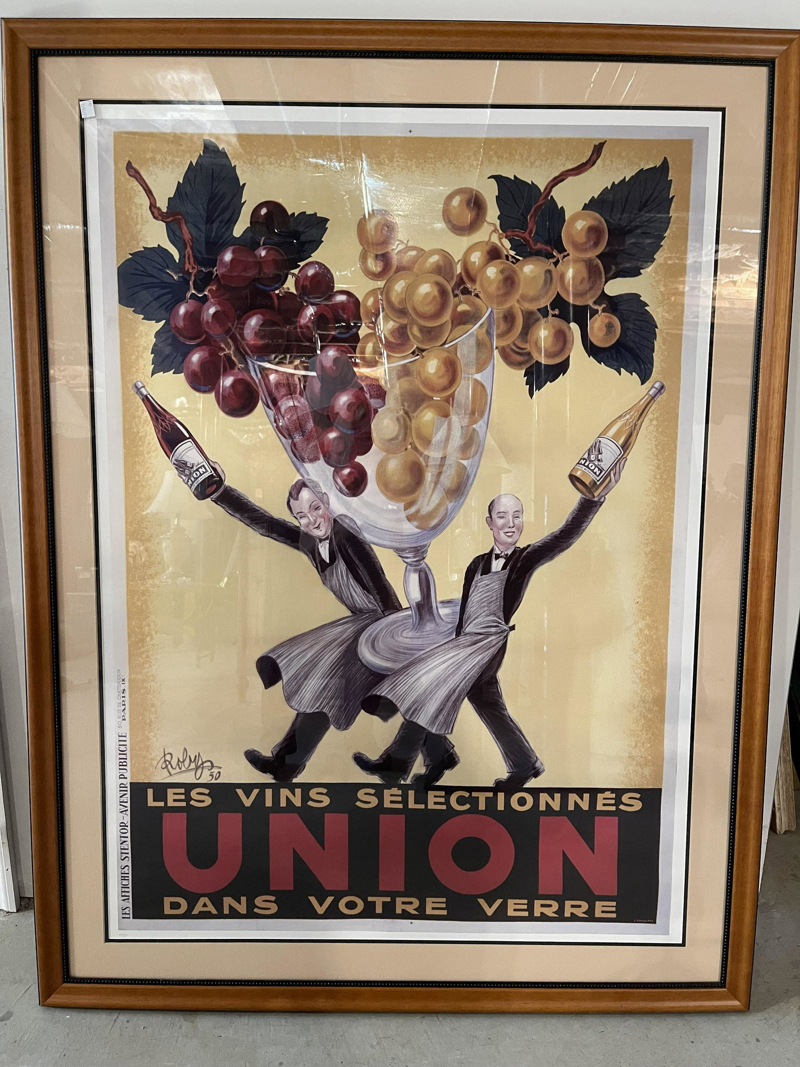 Limited edition French Vintage Poster: Robys, Certificate reads limited editions purchased through art.com, framed French poster with grapes, figurative and bottles of wine, with words reading Les vins Selectionnes union Dans votre verre, 