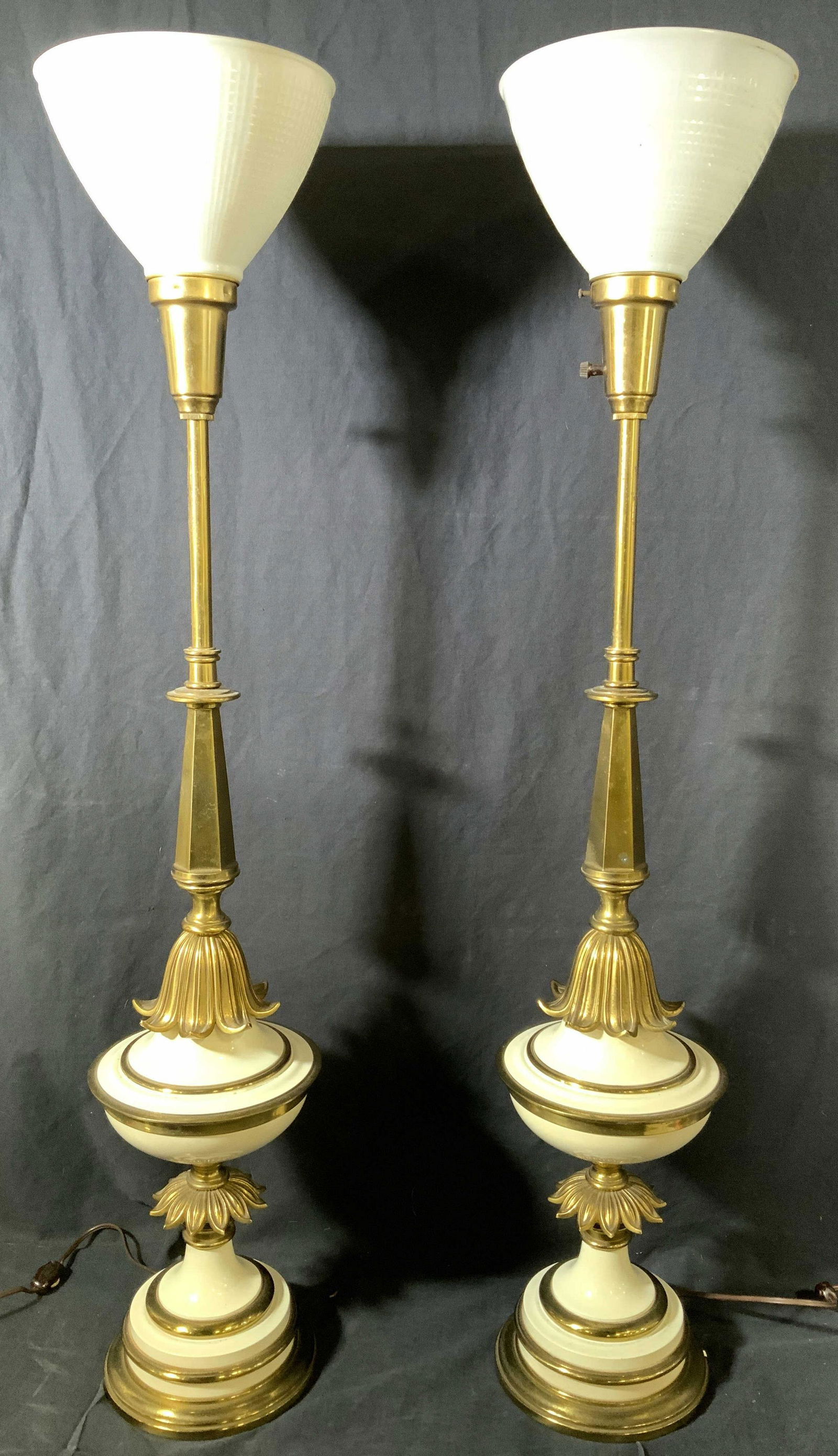 Pair Stiffel ATTR Tommi Parzinger Brass Lamps (1 of 15)