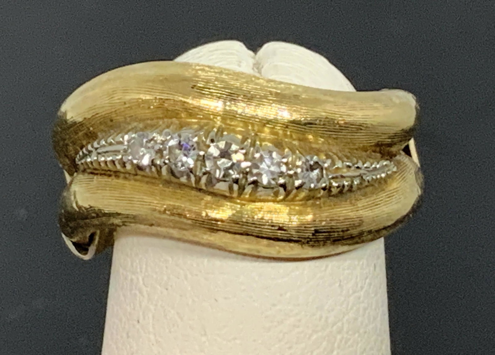 18K YG Band with Graduated Diamonds, Jewelry (1 of 10)