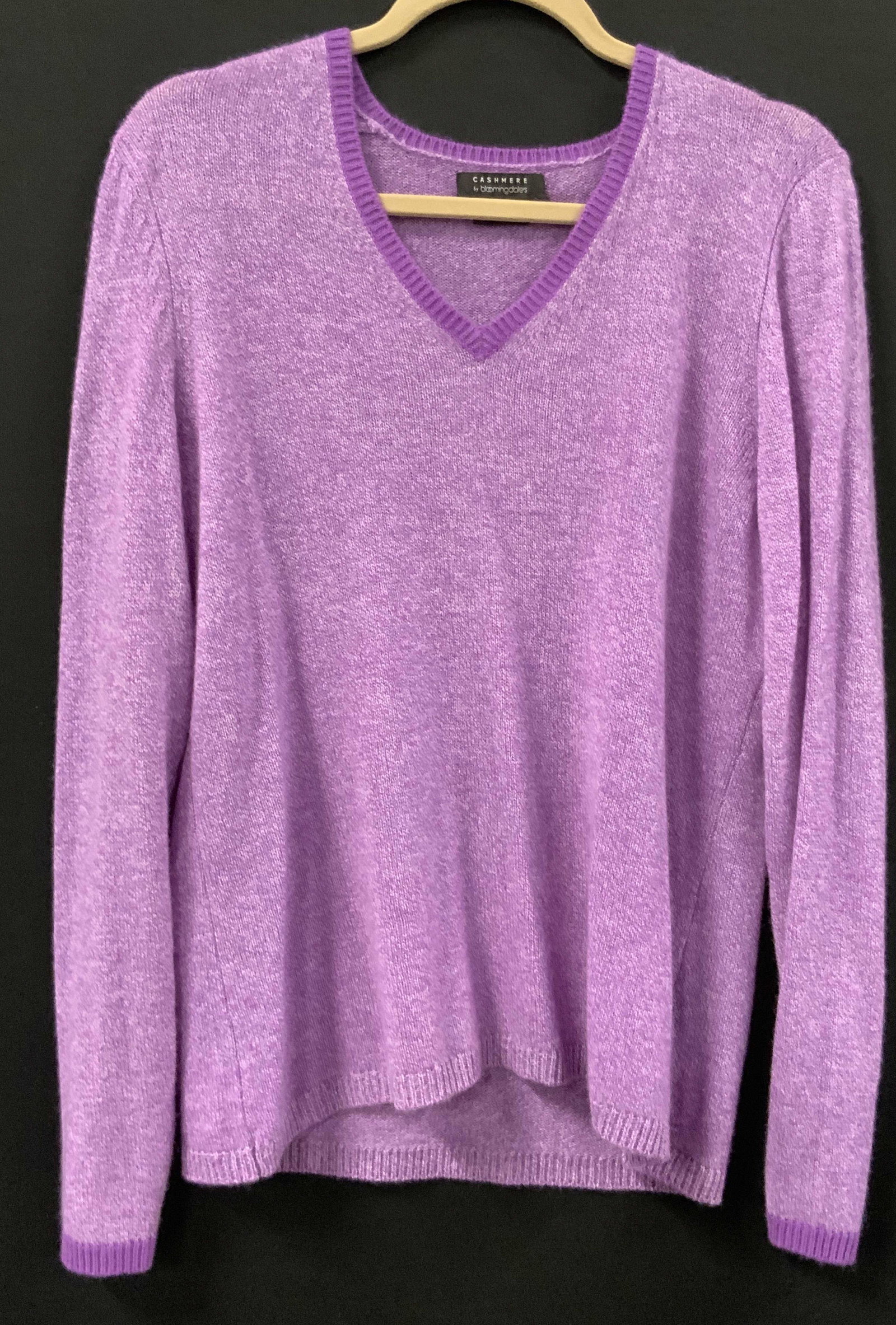 BLOOMINGDALES Cashmere Purple Ladies Sweater: A purple hued ladies cashmere sweater. Interior tags read Bloomingdales, Cashmere, XL. Some wear consistent with use. Ladies Wearables, Vintage Fashion, cashmere Sweater, Bloomingdales sweater, Bloomi