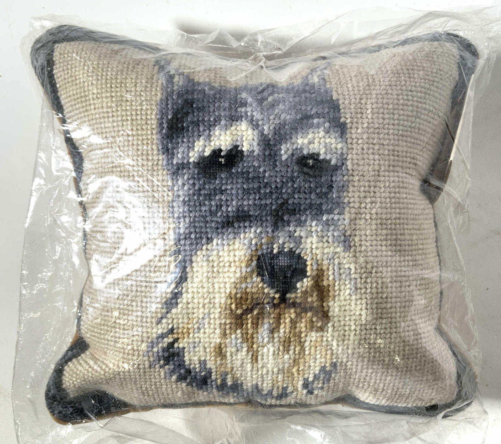 Pr HEIRLOOM NEEDLEPOINT COLLECTION Scottie Pillows (1 of 7)