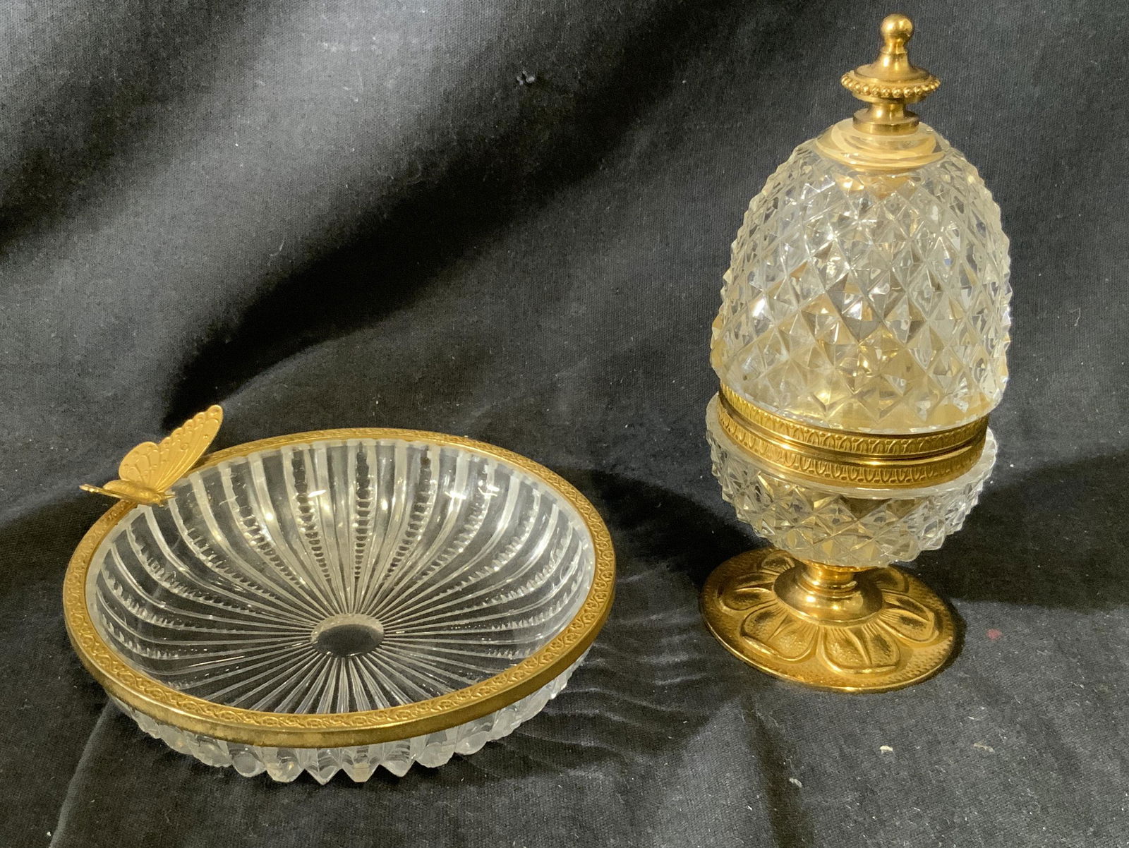 Lot 2 Crystal Ash Tray and Table Lighter (1 of 7)