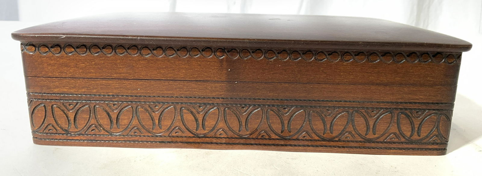 Vtg Carved Wooden Lidded Keepsake Box (1 of 8)
