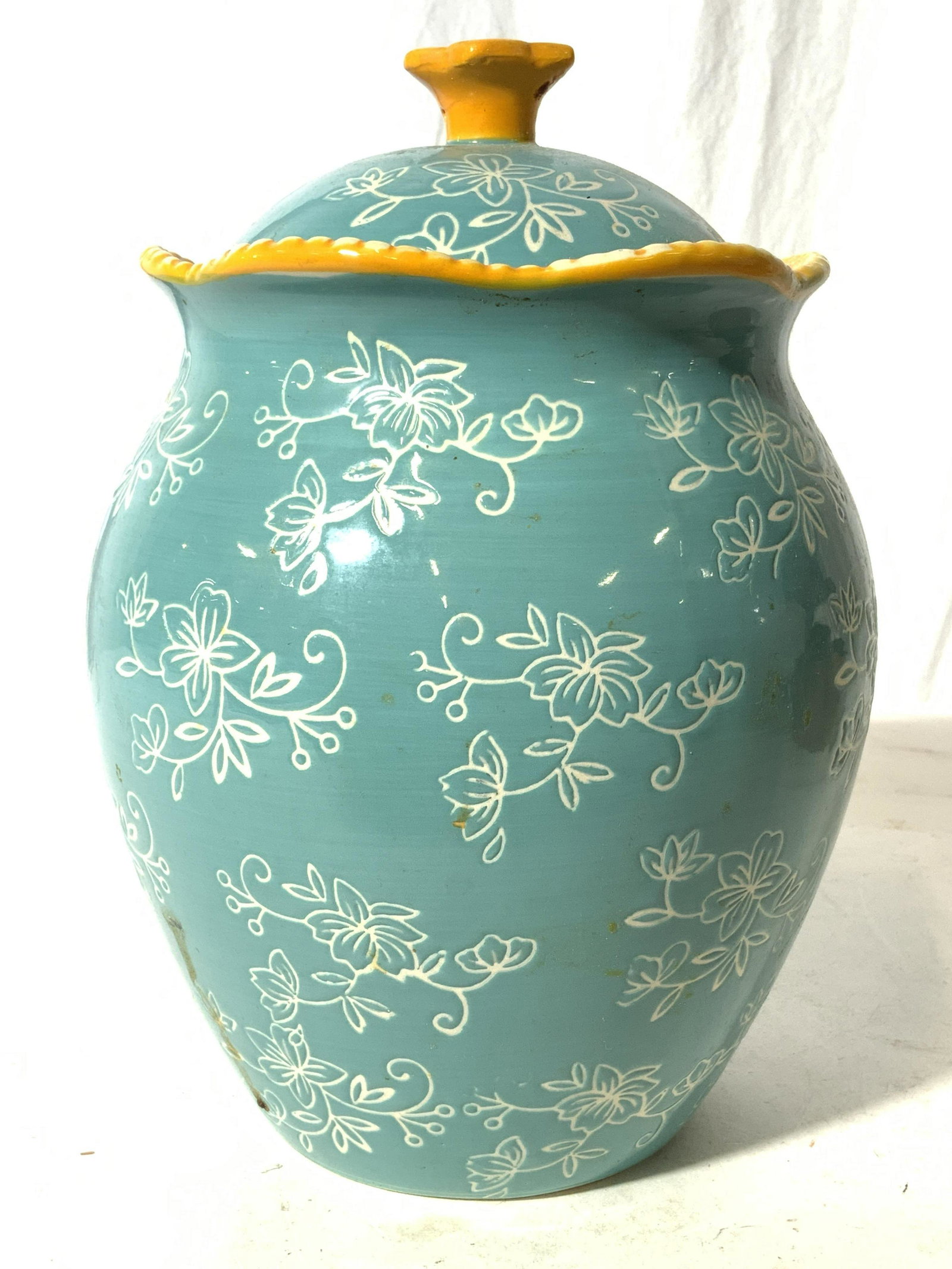 TEMPTATIONS Porcelain Cookie Jar W Lid (1 of 7)