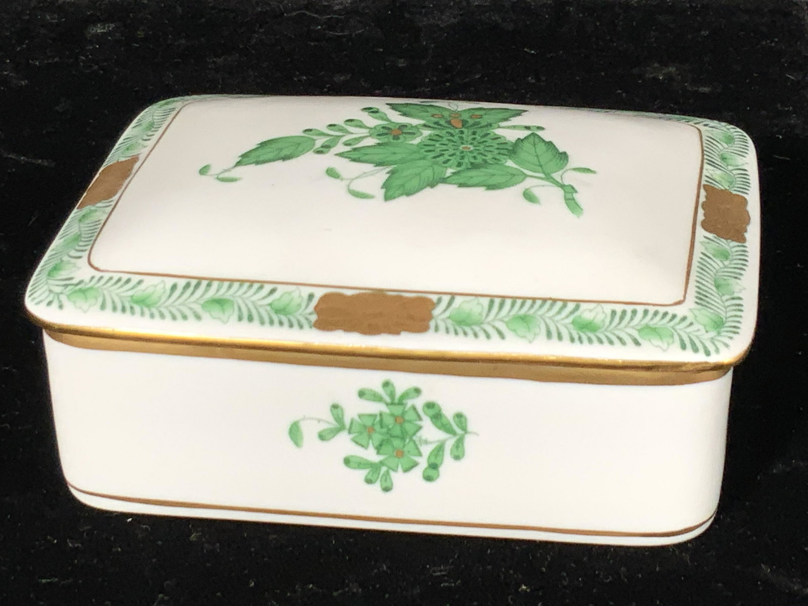 HEREND HUNGARY Chinese Bouquet Porcelain Box (1 of 9)